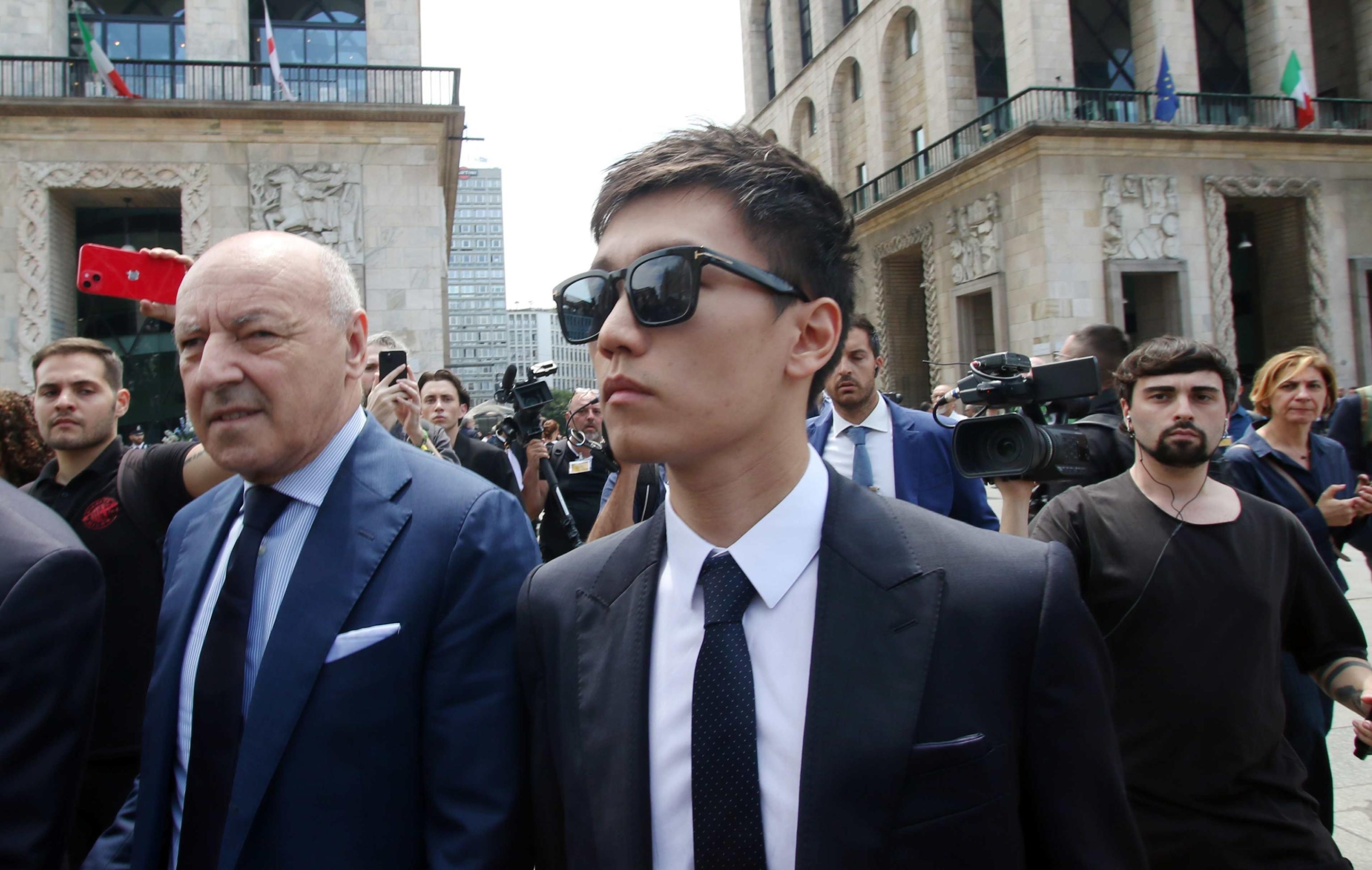 Giuseppe Marotta (S) e Steven Zhang ai funerali dell'ex presidente del Consiglio, Silvio Berlusconi, Milano, 14 giugno2023.  ANSA/PAOLO SALMOIRAGO
