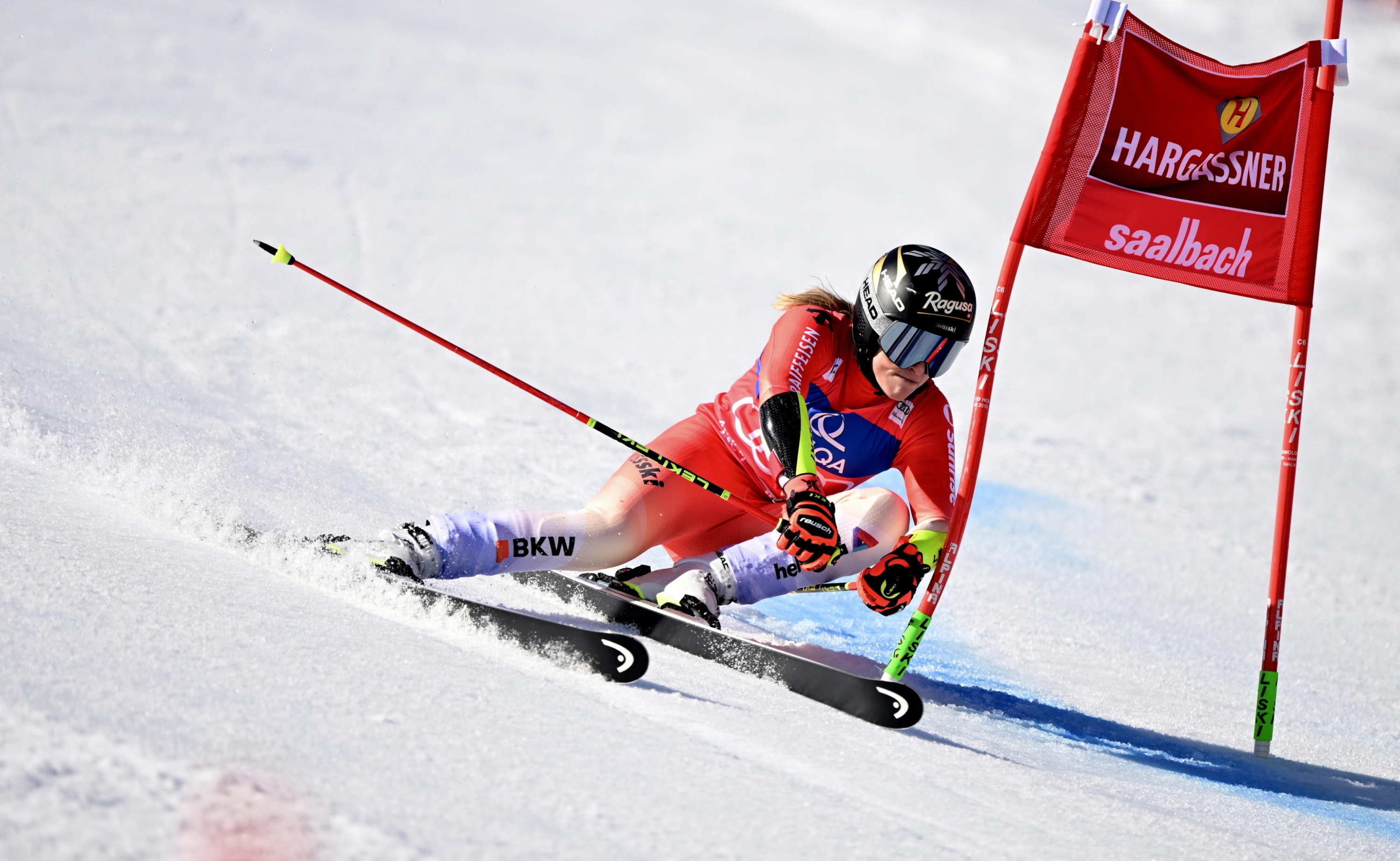 epa11225267 Lara Gut Behrami of Switzerland in action in the 1st run of the Women's Giant Slalom race at the FIS Alpine Skiing World Cup finals in Saalbach Hinterglemm, Austria, 17 March 2024.  EPA/CHRISTIAN BRUNA