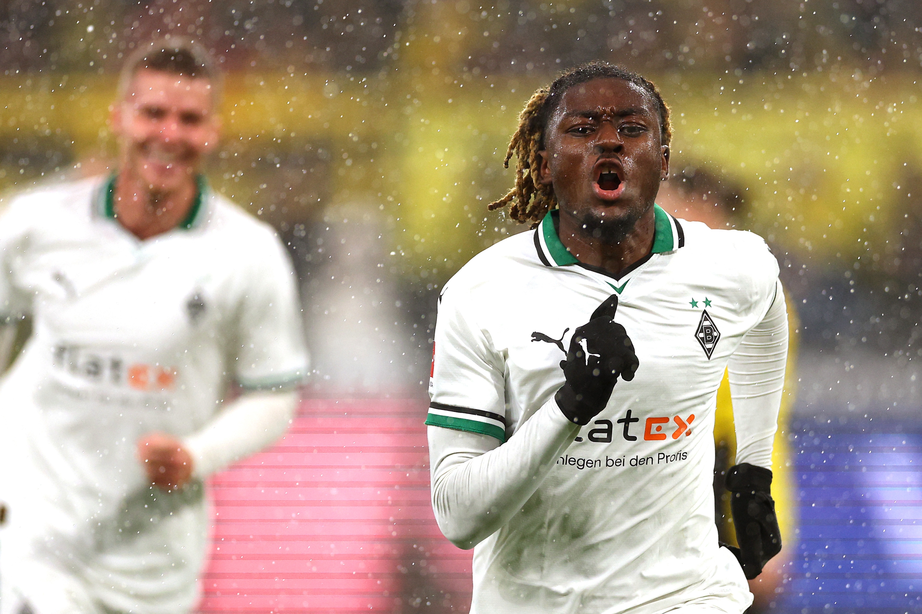 DORTMUND, GERMANY - NOVEMBER 25: Manu Kouadio Kone of Borussia Moenchengladbach celebrates after scoring the team's second goal during the Bundesliga match between Borussia Dortmund and Borussia Mönchengladbach at Signal Iduna Park on November 25, 2023 in Dortmund, Germany. (Photo by Dean Mouhtaropoulos/Getty Images)