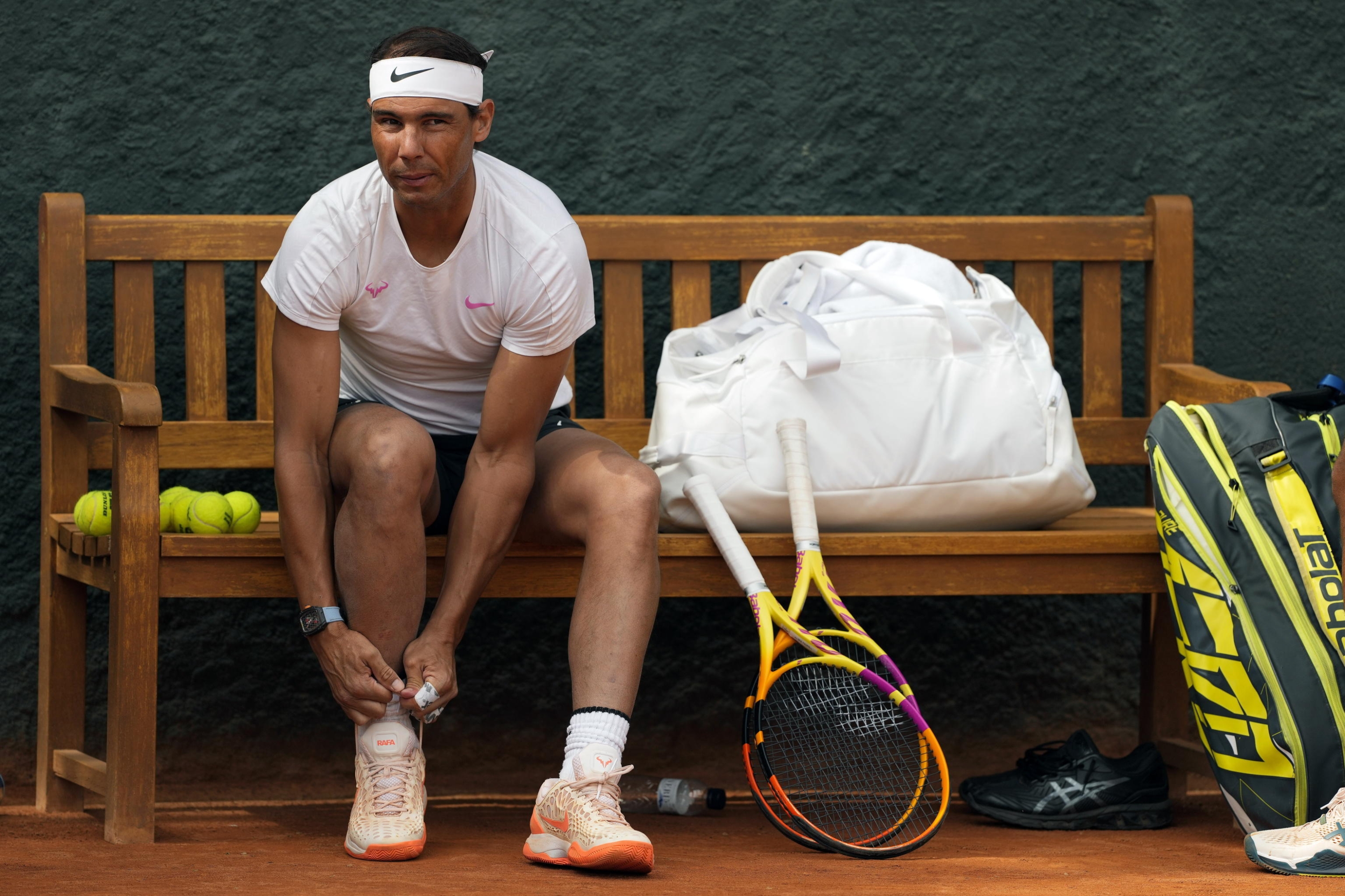 epa11279818 Spanish tennis player Rafael Nadal attends a training session at the Reial Club de Tennis Barcelona 1899 complex to prepare for his participation in the Barcelona Open tennis tournament in Barcelona, Spain, 15 April 2024. The Barcelona Open run from 15 to 21 April.  EPA/Enric Fontcuberta