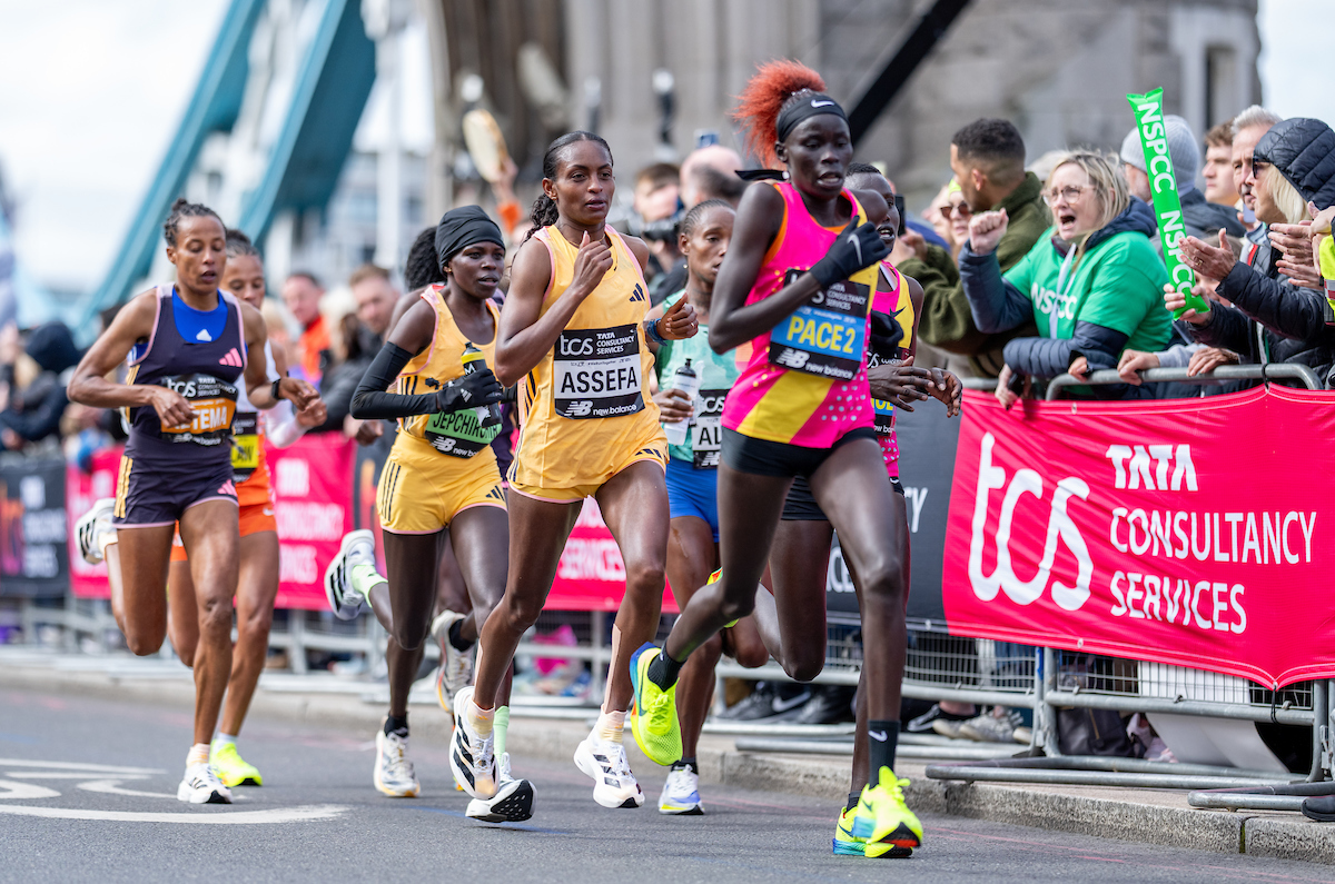 Pace runners lead Tigst Assefa (ETH) and athletes in the Elite Women’s Race across Tower Bridge during The TCS London Marathon on Sunday 21st April 2024.


Photo: Jed Leicester for London Marathon Events

For further information: media@londonmarathonevents.co.uk