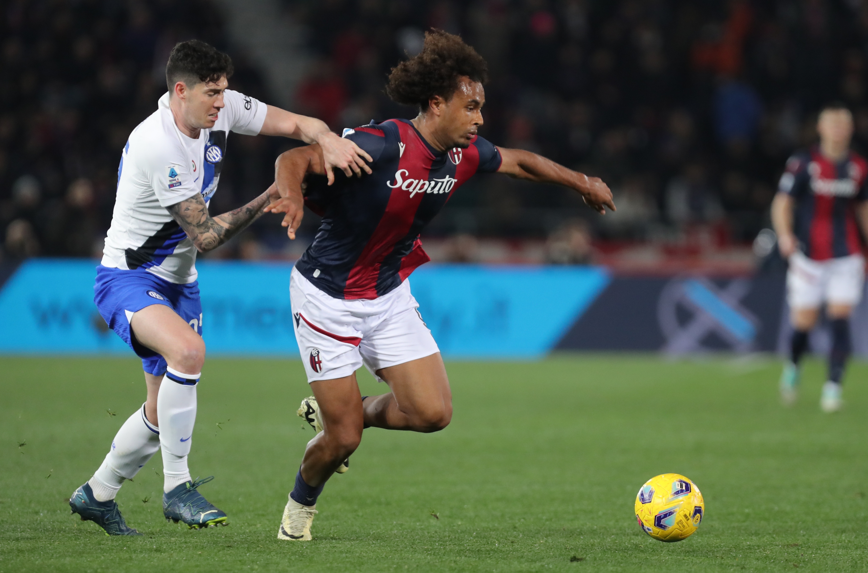 Joshua Zirkzee (Bologna f.c.)  competes for the ball with Alessandro Bastoni (Inter) during Serie A Tim match between Bologna and Inter FC - Serie A TIM at Renato Dall'Ara Stadium - Sport, Soccer - Bologna, Italy - Saturday March 9, 2024 (Photo by Michele Nucci/LaPresse)