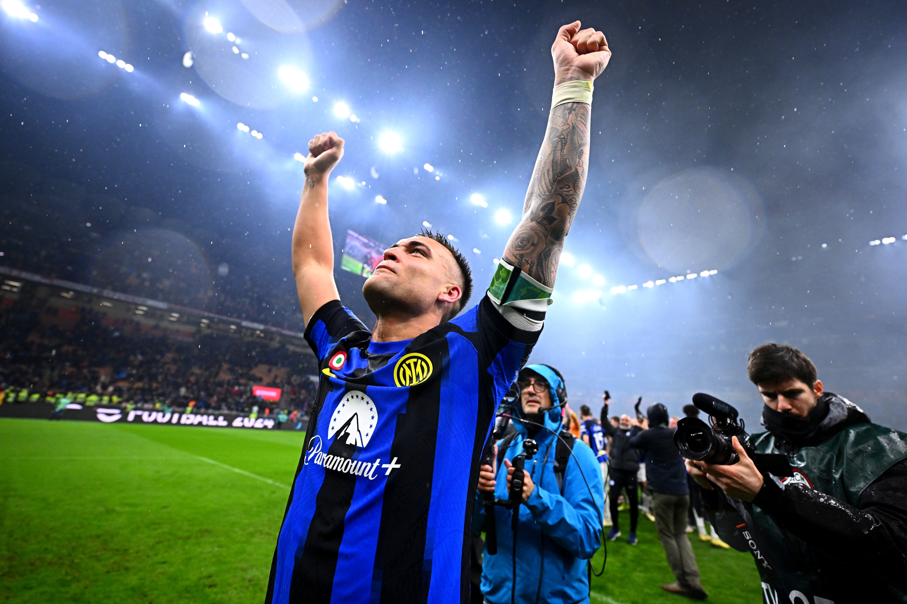 MILAN, ITALY - APRIL 22: Lautaro Martinez of Inter celebrates after winning the Serie A Team Title after the Serie A TIM match between AC Milan and FC Internazionale at Stadio Giuseppe Meazza on April 22, 2024 in Milan, Italy. (Photo by Mattia Ozbot - Inter/Inter via Getty Images)