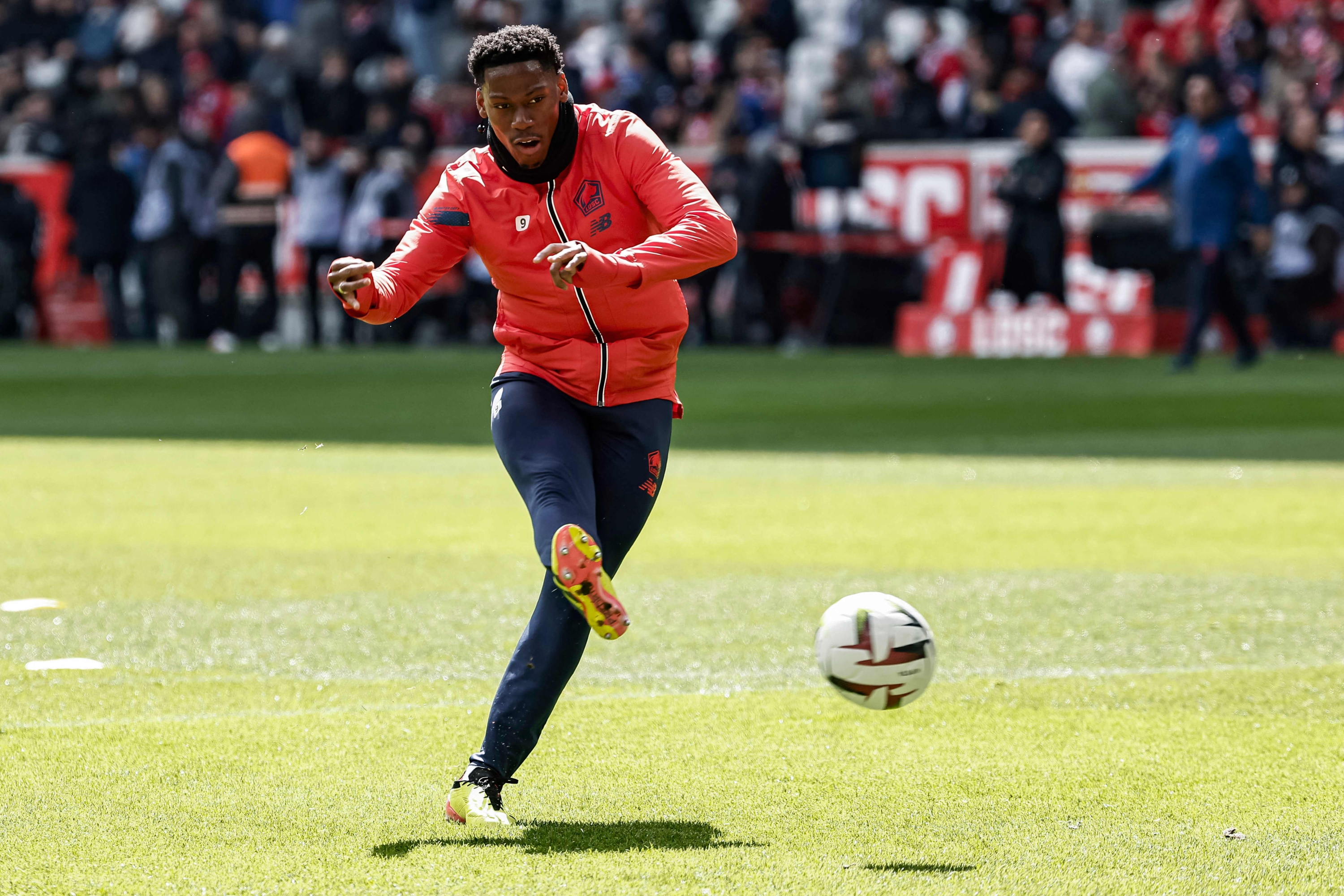 Lille's Canadian forward #09 Jonathan David warms up prior to the start of the French L1 football match between Lille (LOSC) and RC Strasbourg at the Pierre-Mauroy stadium in Villeneuve-d'Ascq, northern France on April 21, 2024. (Photo by Sameer Al-DOUMY / AFP)