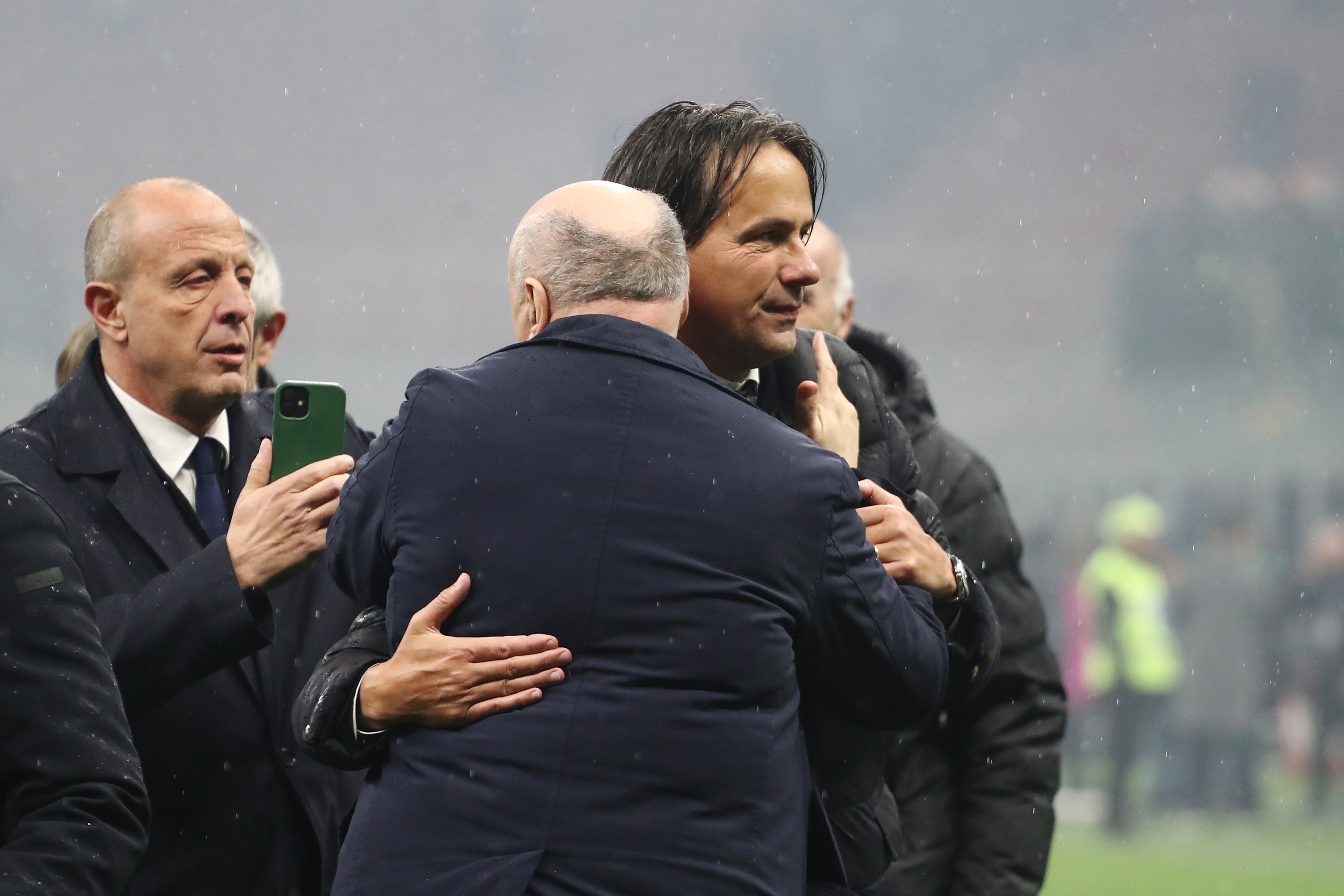 MILAN, ITALY - APRIL 22: Simone Inzaghi, Head Coach of FC Internazionale, celebrates winning the Serie A TIM title with Giuseppe Marotta, FC Internazionale Chief Executive Officer Sport, after winning the Serie A TIM match between AC Milan and FC Internazionale at Stadio Giuseppe Meazza on April 22, 2024 in Milan, Italy. (Photo by Marco Luzzani/Getty Images)