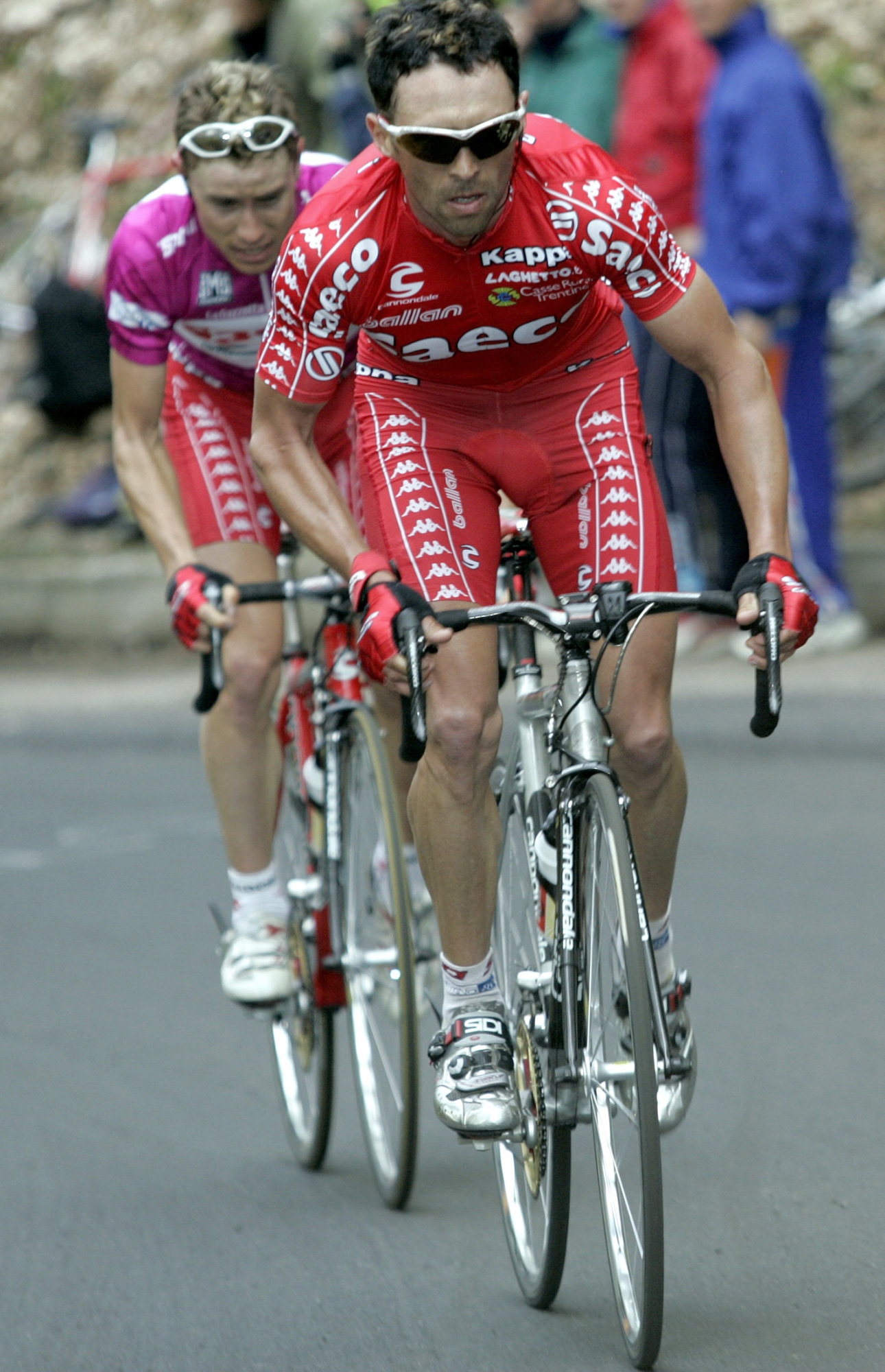 2003 Giro winner, Italian favourite cyclist Gilberto Simoni (Team Saeco/Ita) (R) with teammate Damiano Cunego (L) in action two kilometers before the finish line during the third stage of the 87th Giro between Pontromeli and Corno alle Scale 11 May 2004. Simoni won the stage and took the pink jersey. AFP PHOTO DAMIEN MEYER