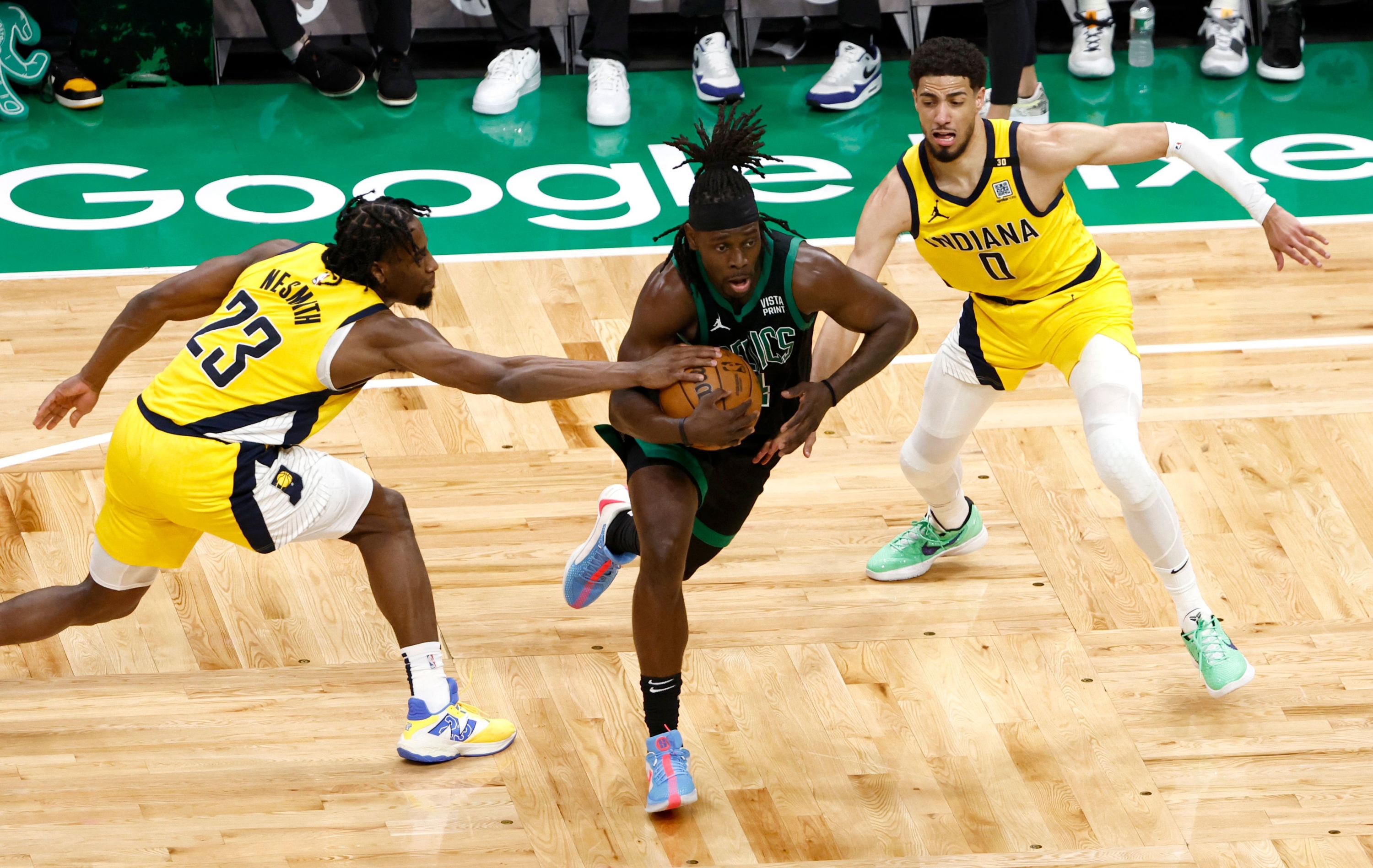 BOSTON, MASSACHUSETTS - MAY 23: Jrue Holiday #4 of the Boston Celtics drives to the basket against Aaron Nesmith #23 and Tyrese Haliburton #0 of the Indiana Pacers during the third quarter in Game Two of the Eastern Conference Finals at TD Garden on May 23, 2024 in Boston, Massachusetts. NOTE TO USER: User expressly acknowledges and agrees that, by downloading and or using this photograph, User is consenting to the terms and conditions of the Getty Images License Agreement.   Winslow Townson/Getty Images/AFP (Photo by Winslow Townson / GETTY IMAGES NORTH AMERICA / Getty Images via AFP)