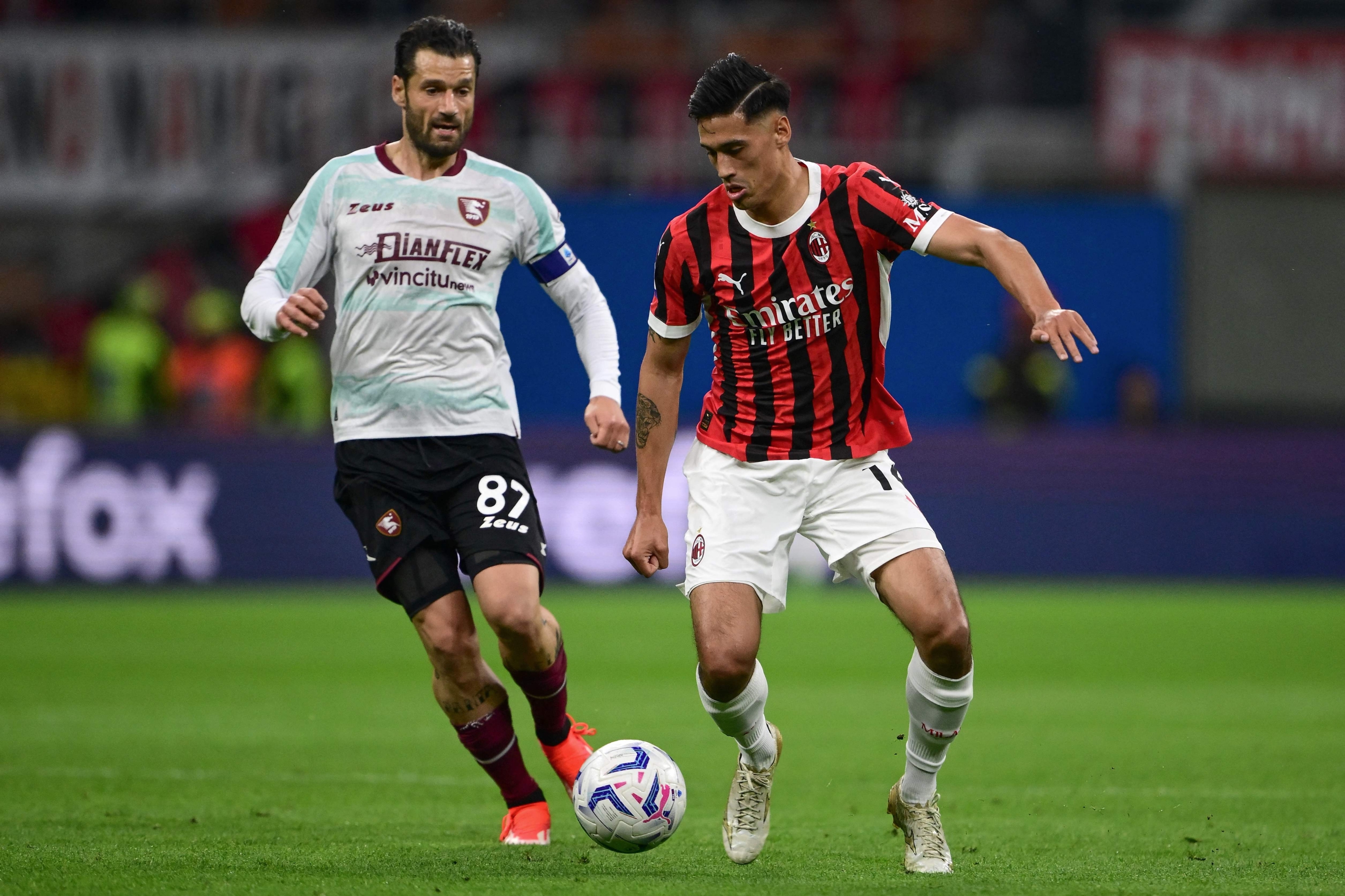 Salernitana's Italian midfielder #87 Antonio Candreva (L) fights for the ball with AC Milan's Dutch midfielder #14 Tijani Reijnders during the Italian Serie A football match between AC Milan and Salernitana at San Siro Stadium, in Milan on May 25, 2024. (Photo by MARCO BERTORELLO / AFP)