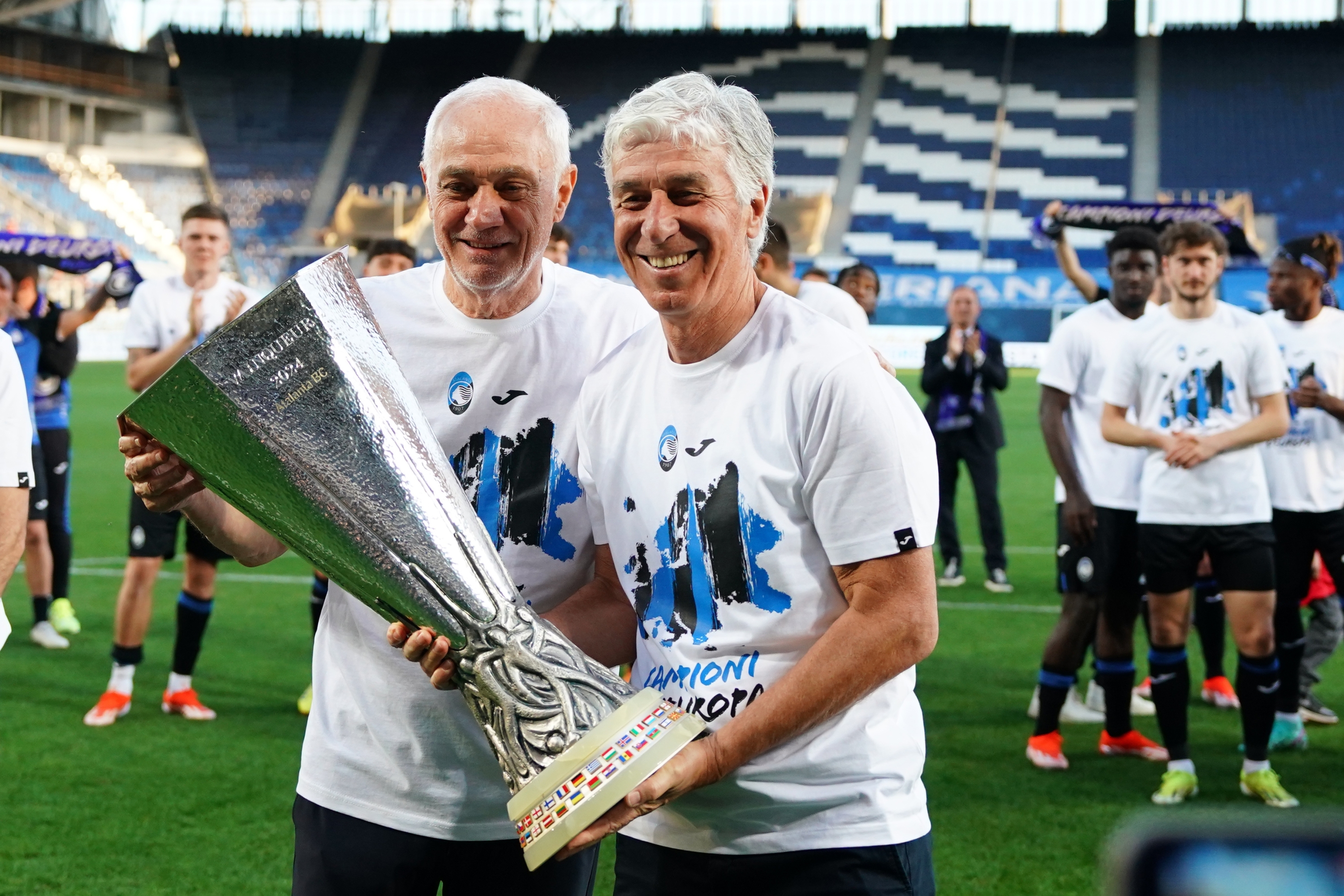 Atalanta?s Giampero Gasperini , Antonio Percassi  celebrate winning the Europa League  after the Serie A soccer match between Atalanta  and Torino at the Gewiss Stadium  , north Italy - Sunday 26 May , 2024. Sport - Soccer . (Photo by Spada/LaPresse)