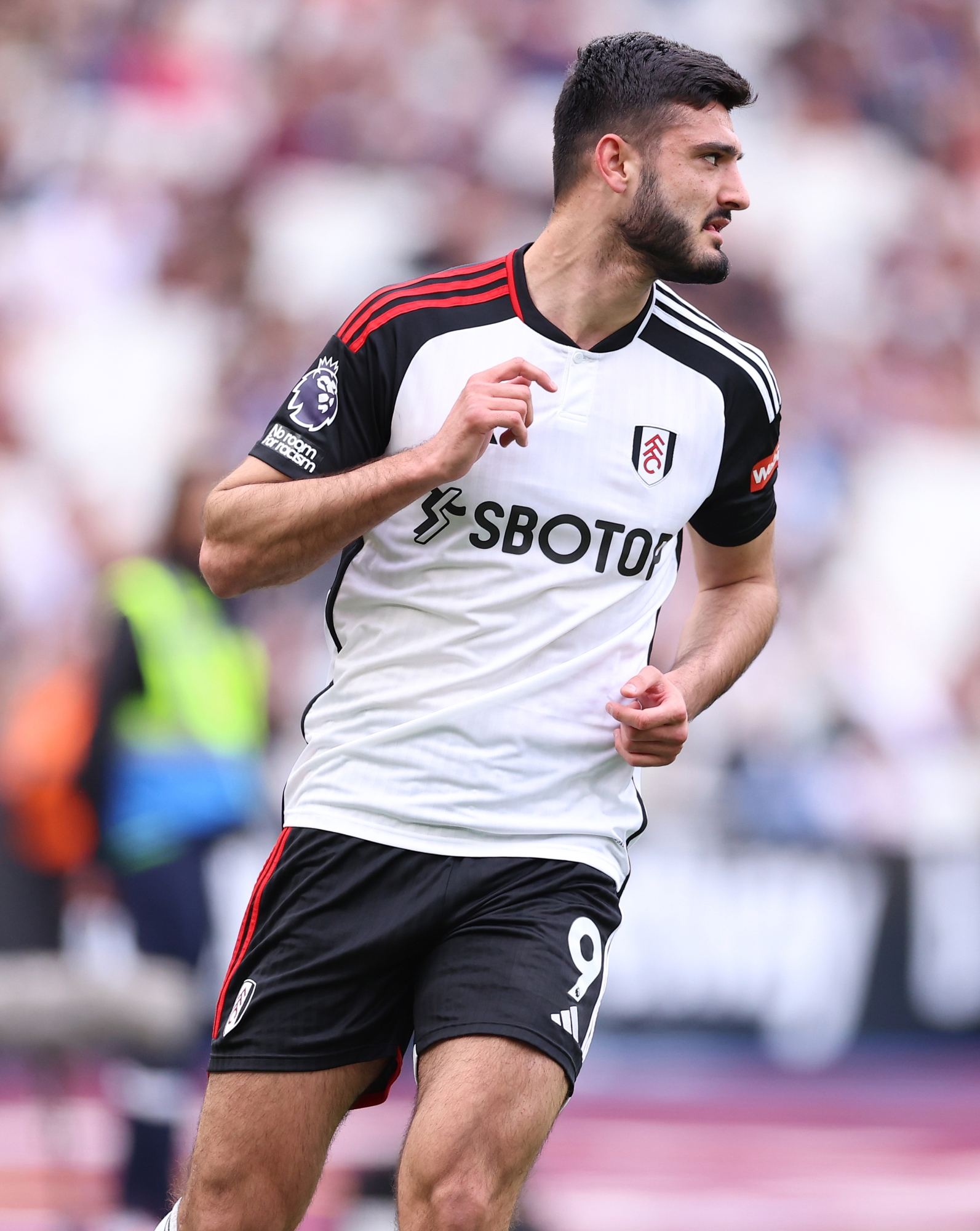 LONDON, ENGLAND - APRIL 14: Armando Broja of Fulham Football Club during the Premier League match between West Ham United and Fulham FC at London Stadium on April 14, 2024 in London, England. (Photo by Richard Pelham/Getty Images)
