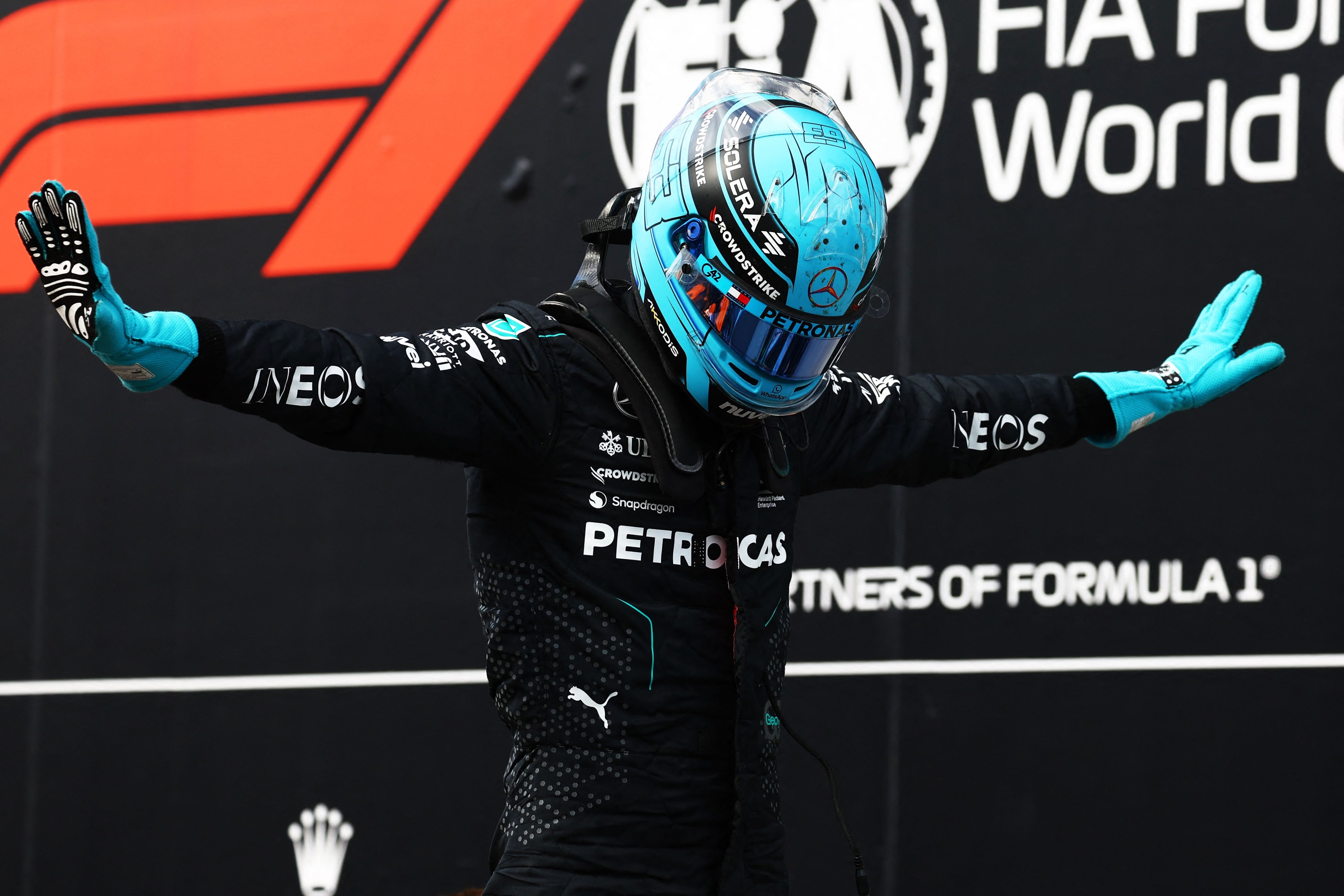 MONTREAL, QUEBEC - JUNE 08: Pole position qualifier George Russell of Great Britain and Mercedes celebrates in parc ferme during qualifying ahead of the F1 Grand Prix of Canada at Circuit Gilles Villeneuve on June 08, 2024 in Montreal, Quebec.   Mark Thompson/Getty Images/AFP (Photo by Mark Thompson / GETTY IMAGES NORTH AMERICA / Getty Images via AFP)