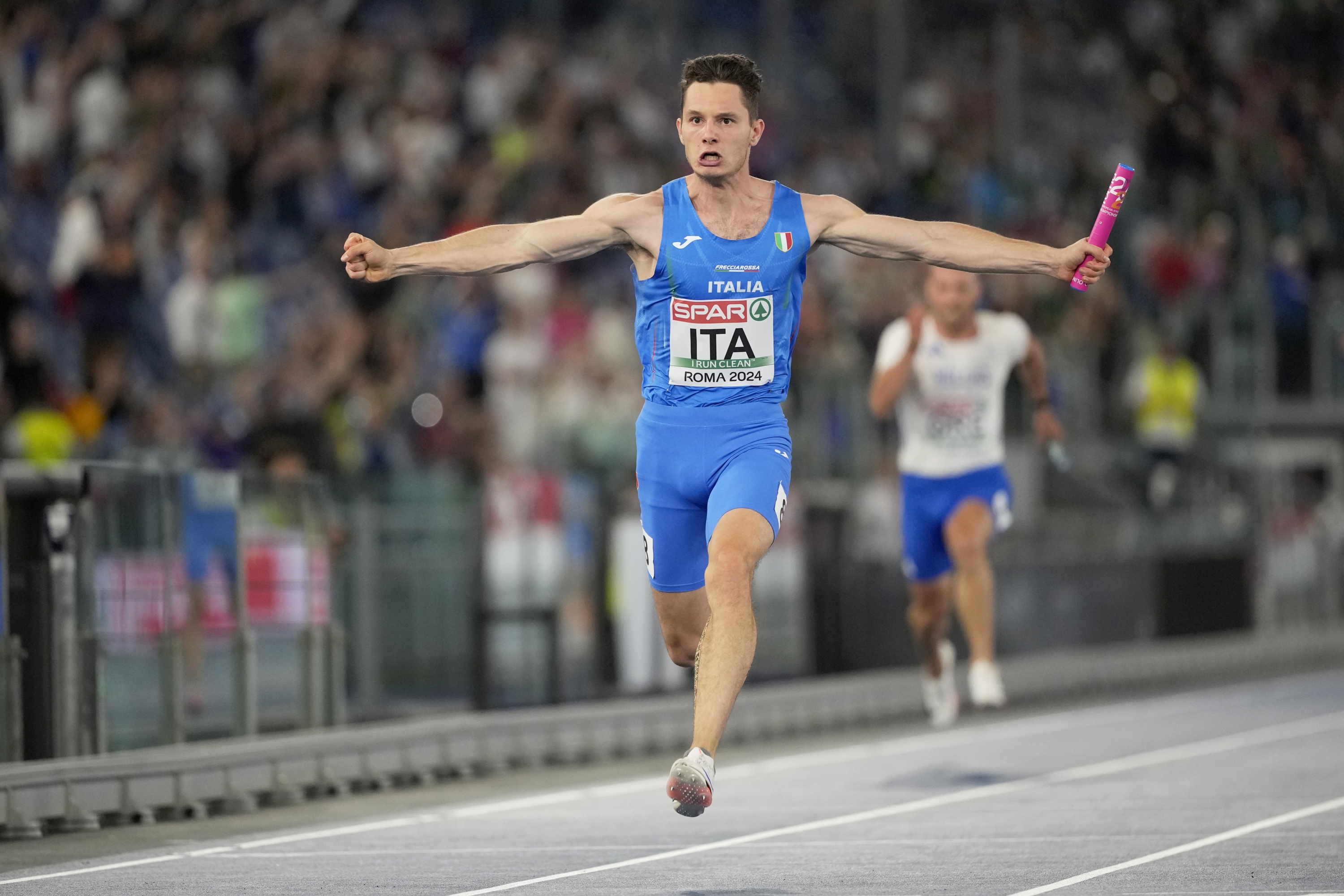 Filippo Tortu, of Italy, crosses the finish line to win the men's 4X 100 meters relay final at the European Athletics Championships in Rome, Wednesday, June 12, 2024. (AP Photo/Stefano Costantino)