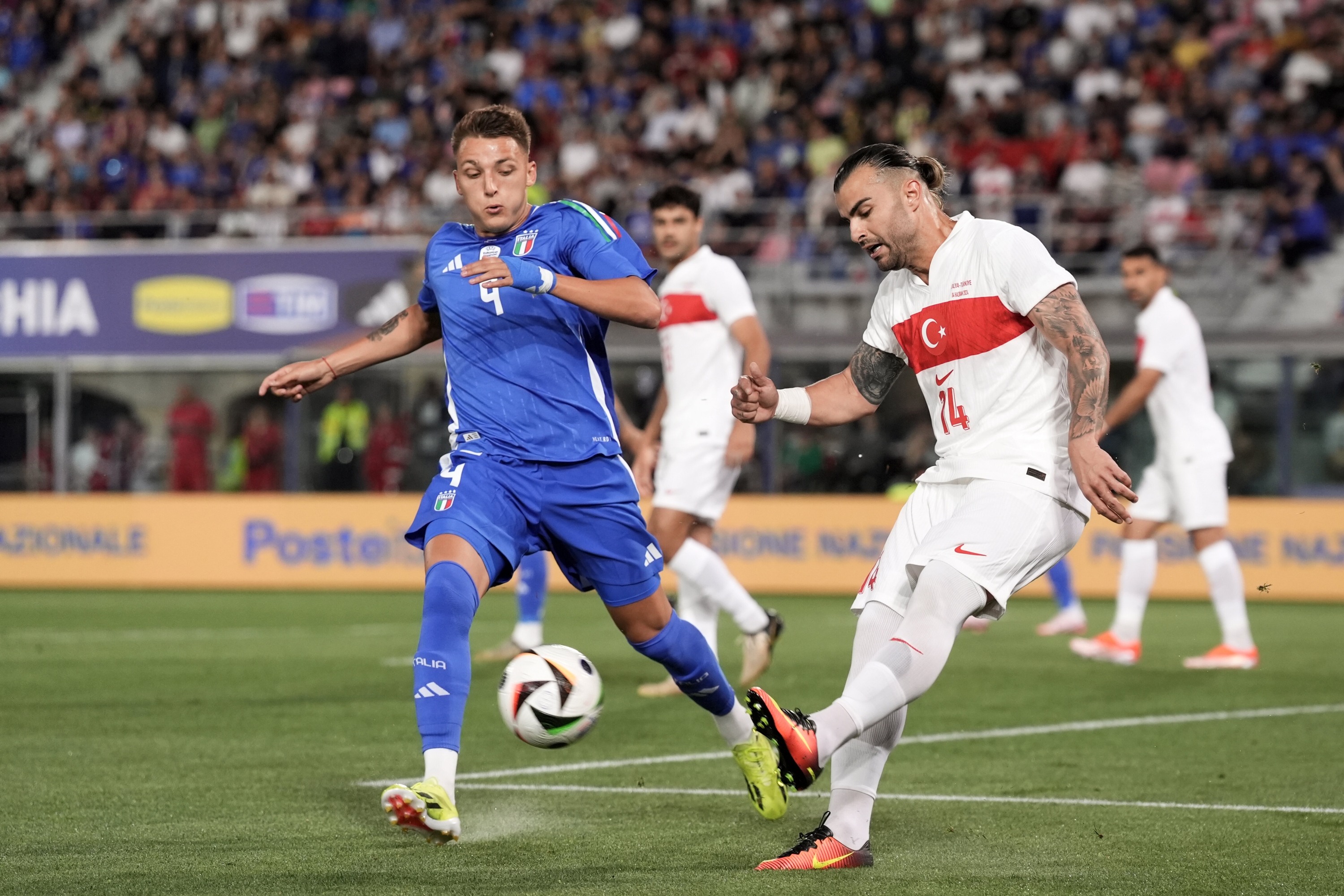 Turkiye's Abdulkerim Bardakci fights for the ball with Italy's Mateo Retegui during the Friendly Matches 2024 between Italy and Turkiye at Renato Dall’Ara Stadium - Sport, Soccer - Bologna, Italy - Tuesday June 4, 2024 (Photo by Massimo Paolone/LaPresse)