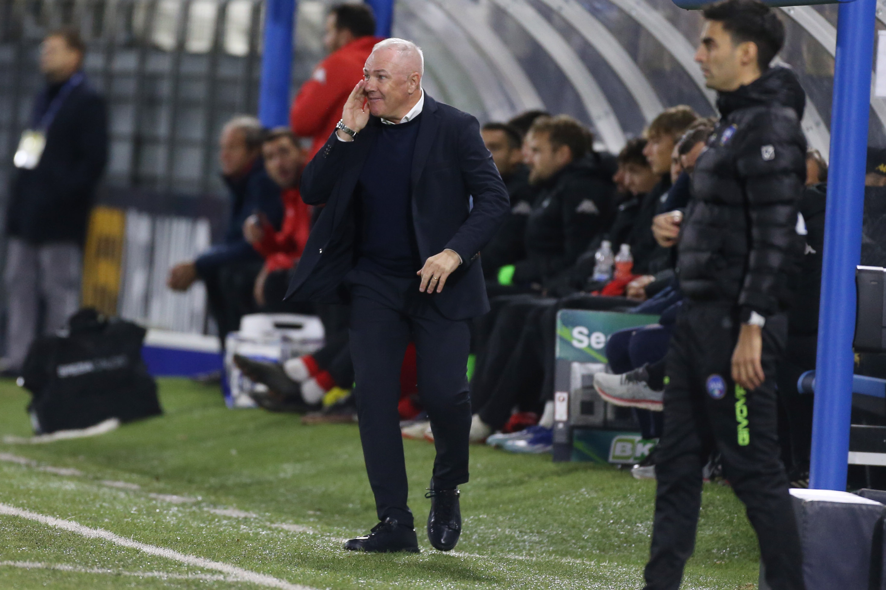 Foto Alberto Mariani/LaPresse 8 Novembre 2023 - Lecco, Italia - sport, calcio - Lecco vs Spezia - Campionato italiano di calcio Serie BKT 2023/2024 - Stadio Mario Rigamonti Mario Ceppi. Nella foto: Massimiliano Alvini - Allenatore november 8, 2023 Lecco, Italy - sport, soccer - Lecco vs Spezia - Italian Serie BKT Football Championship 2023/2024 - Mario Rigamonti Mario Ceppi Stadium. In the pic: Massimiliano Alvini - Allenatore