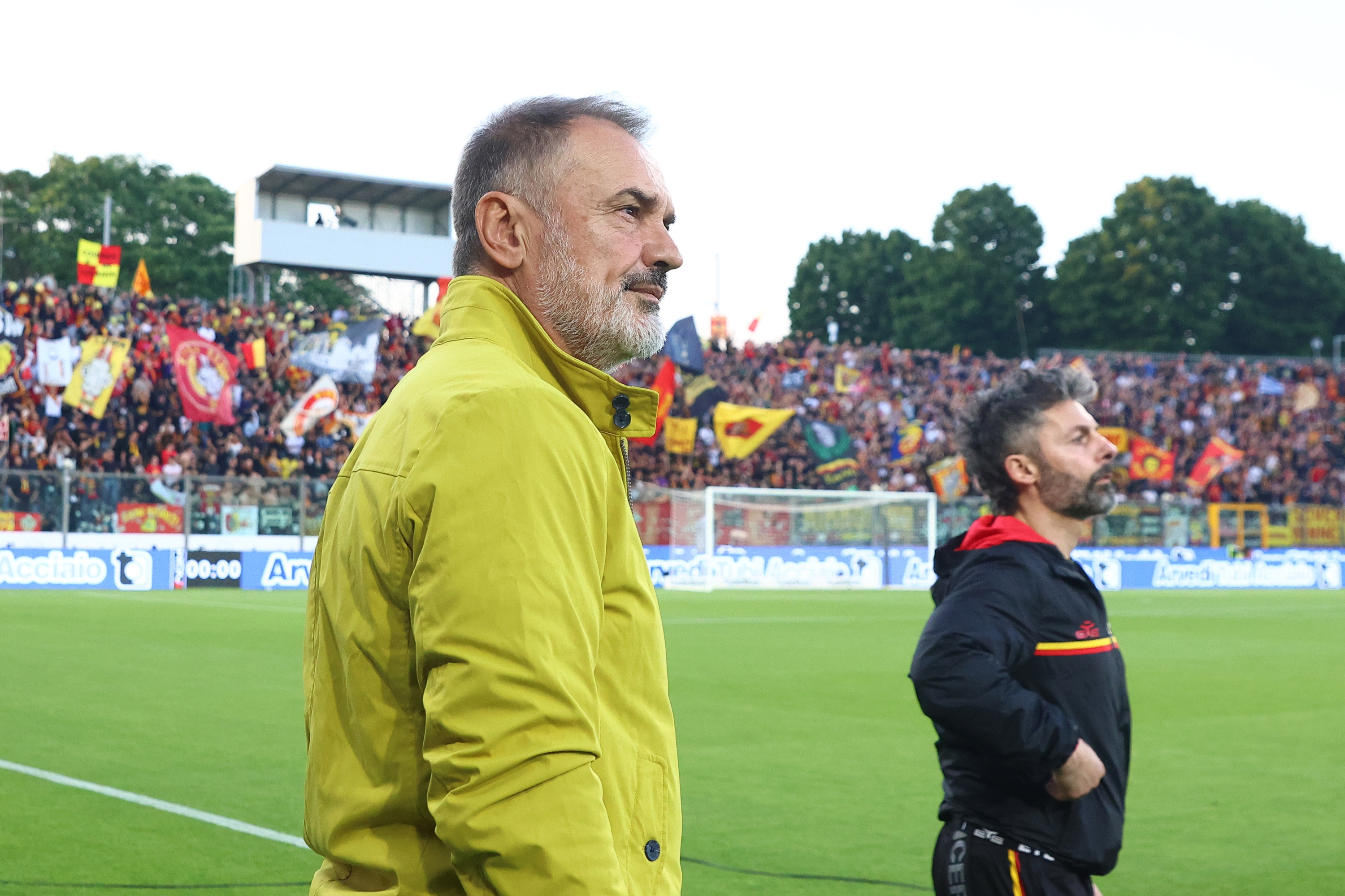 Vincenzo Vivarini allenatore del Catanzaro during the Serie B soccer match between Cremonese and Catanzaro at the Giovanni Zini Stadium in Cremona, north Italy - Monday, May 25, 2024. Sport - Soccer (Photo by Valentina Renna/Lapresse)