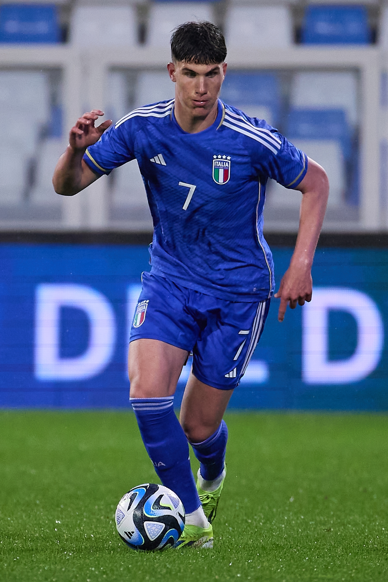 FERRARA, ITALY - MARCH 26: Cesare Casadei of Italy in action during the UEFA U21 Euro 2025 Qualifier match between Italy and Turkey at Stadio Paolo Mazza on March 26, 2024 in Ferrara, Italy. (Photo by Emmanuele Ciancaglini/Ciancaphoto Studio/Getty Images)