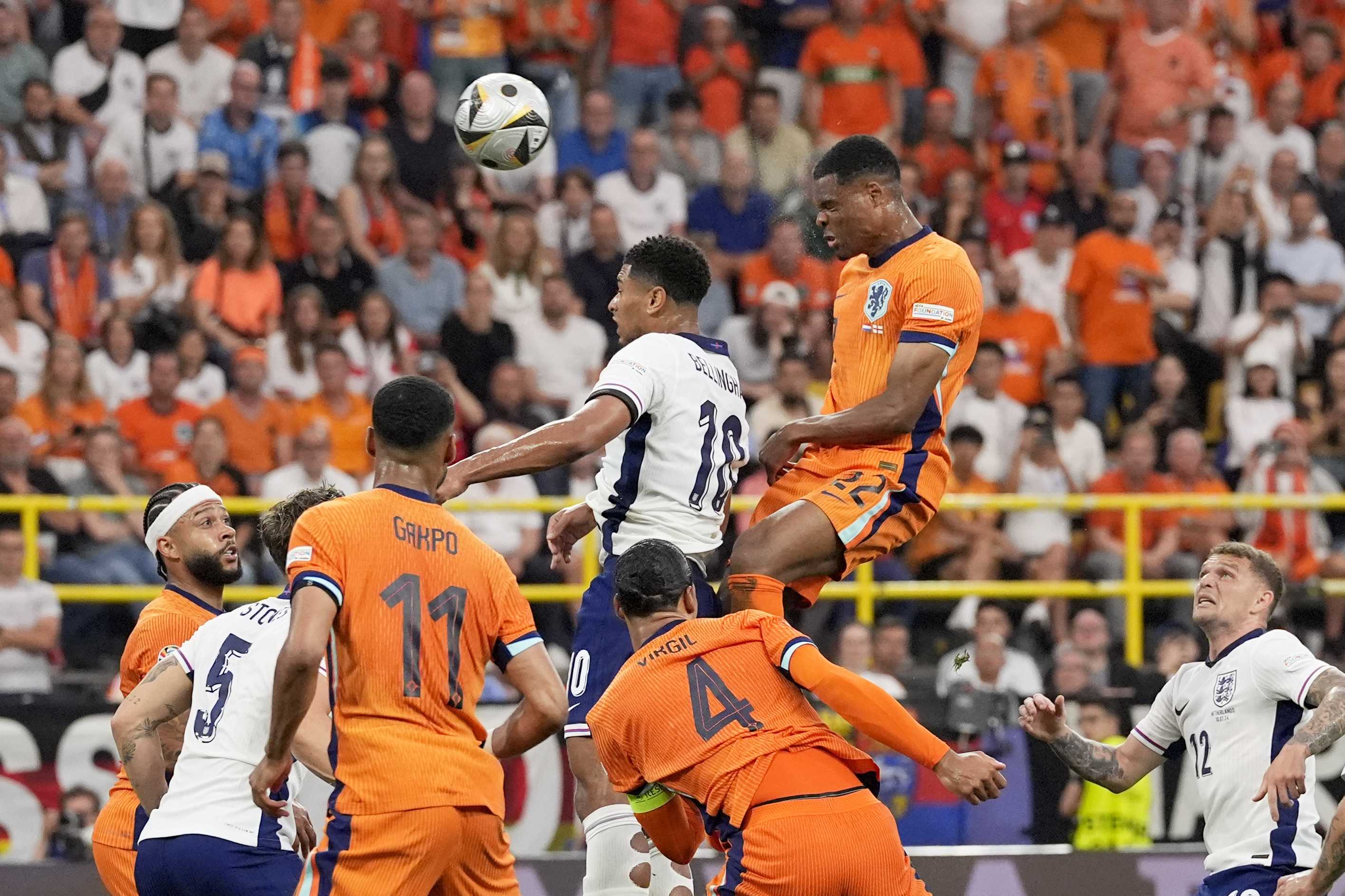 Denzel Dumfries of the Netherlands, center right, attempts a header at goal during a semifinal match between the Netherlands and England at the Euro 2024 soccer tournament in Dortmund, Germany, Wednesday, July 10, 2024. (AP Photo/Martin Meissner)