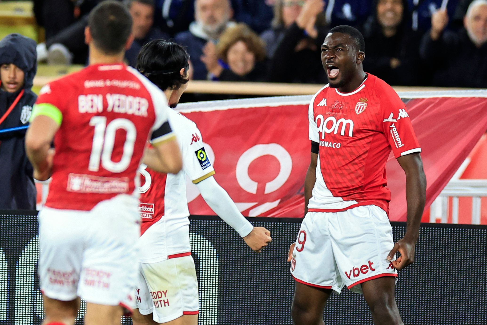 Monaco's French midfielder #19 Youssouf Fofana (R) celebrates with teammates after scoring his team's first goal during the French L1 football match between AS Monaco and Lille (LOSC) at the Louis II Stadium (Stade Louis II) in the Principality of Monaco on April 24, 2024. (Photo by Valery HACHE / AFP)