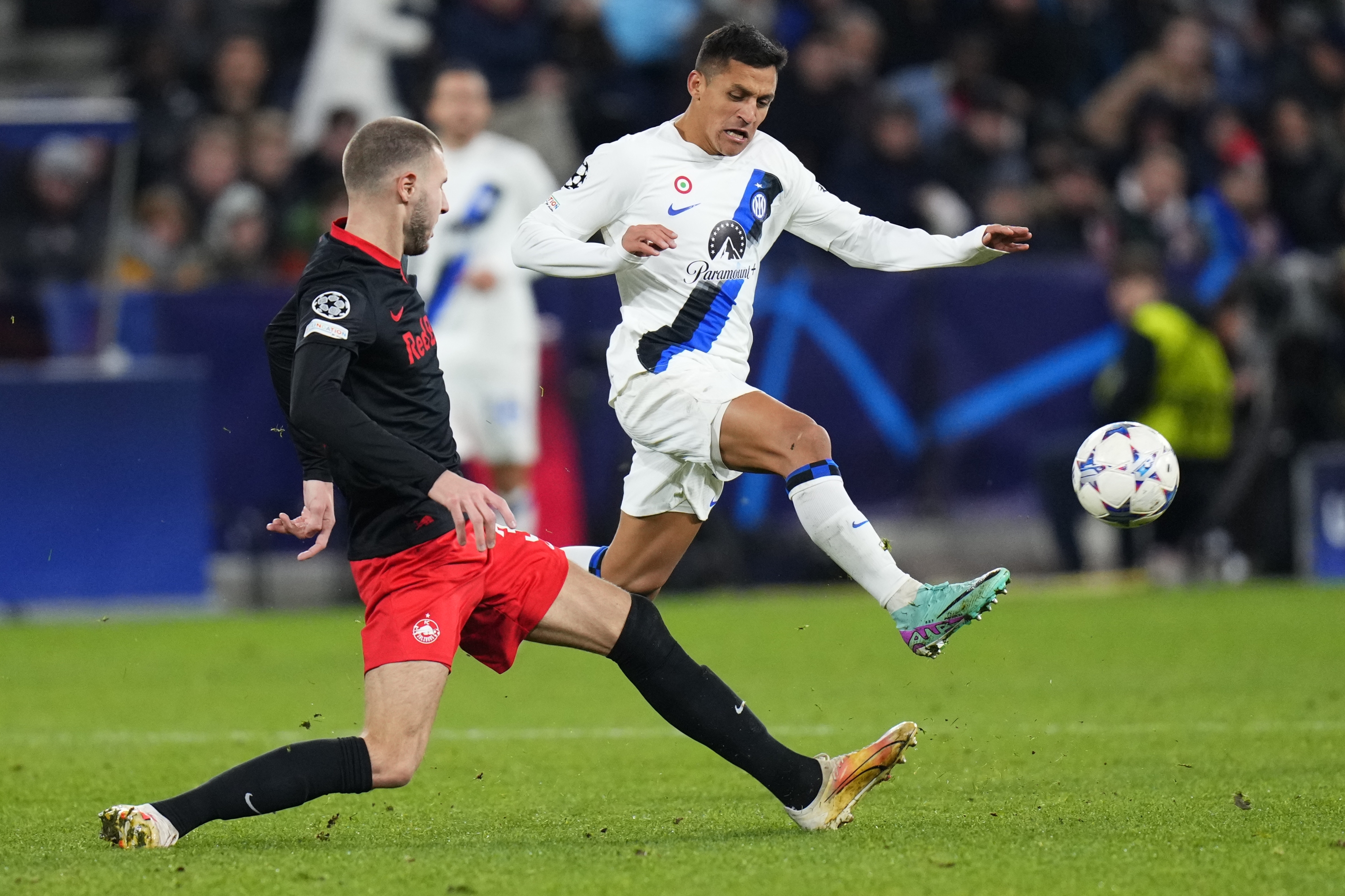Inter Milan's Alexis Sanchez, right, is challenged by Salzburg's Strahinja Pavlovic during the group D Champions League soccer match between Salzburg and Inter Milan in Salzburg, Austria, Wednesday, Nov. 8, 2023. (AP Photo/Petr David Josek)