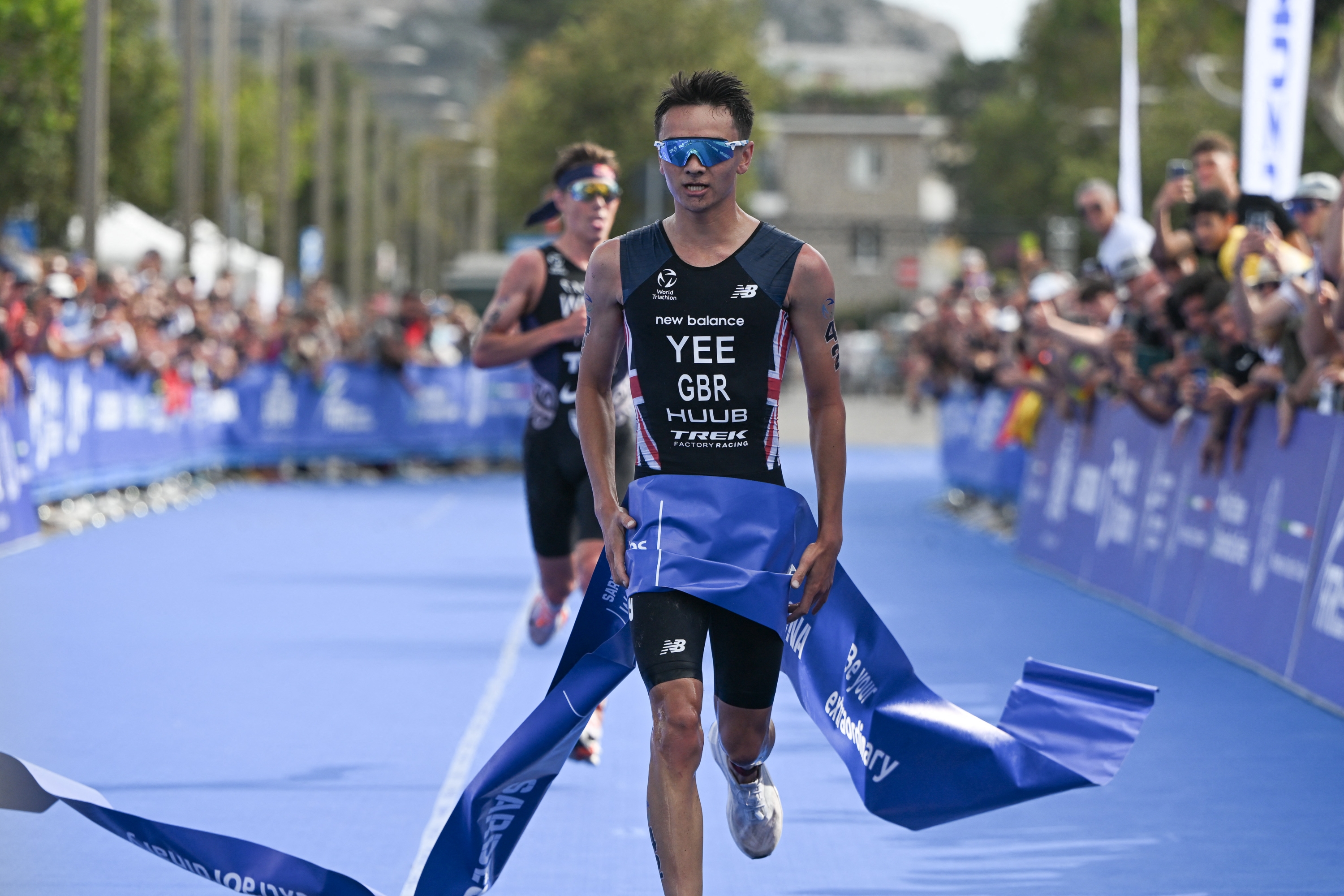 Alex Yee of Great Britain is celebrating winning the men's race during the World Triathlon Series Cagliari in Cagliari, Poetto beach, Italy, on May 25, 2024. (Photo by Tiziano Ballabio/NurPhoto) (Photo by Tiziano Ballabio / NurPhoto / NurPhoto via AFP)