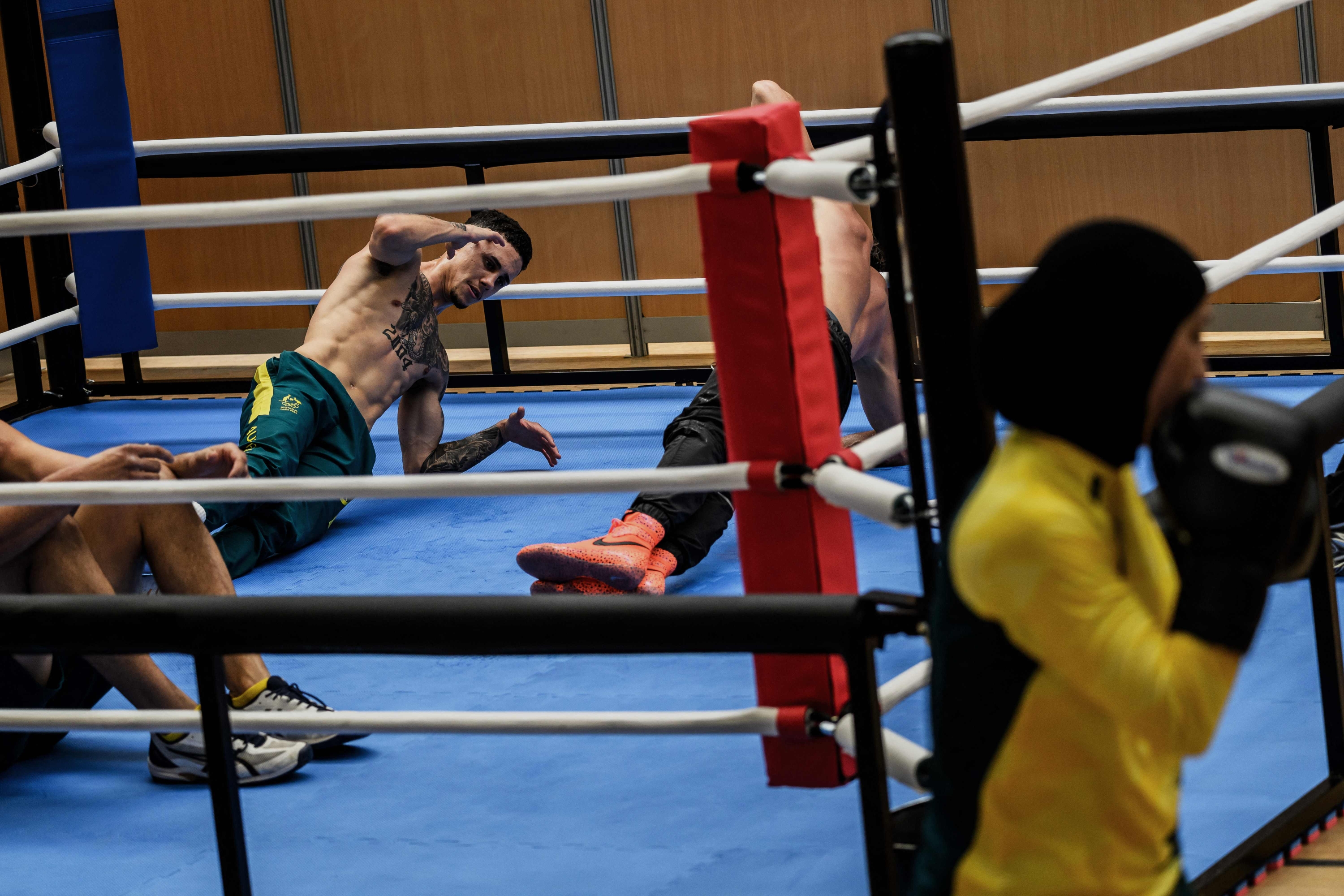 Australian boxer Charlie Senior stretches after taking part in the Australia boxing team training session in Paris, on July 24, 2024, ahead of the Paris 2024 Olympic Games. (Photo by JEFF PACHOUD / AFP)
