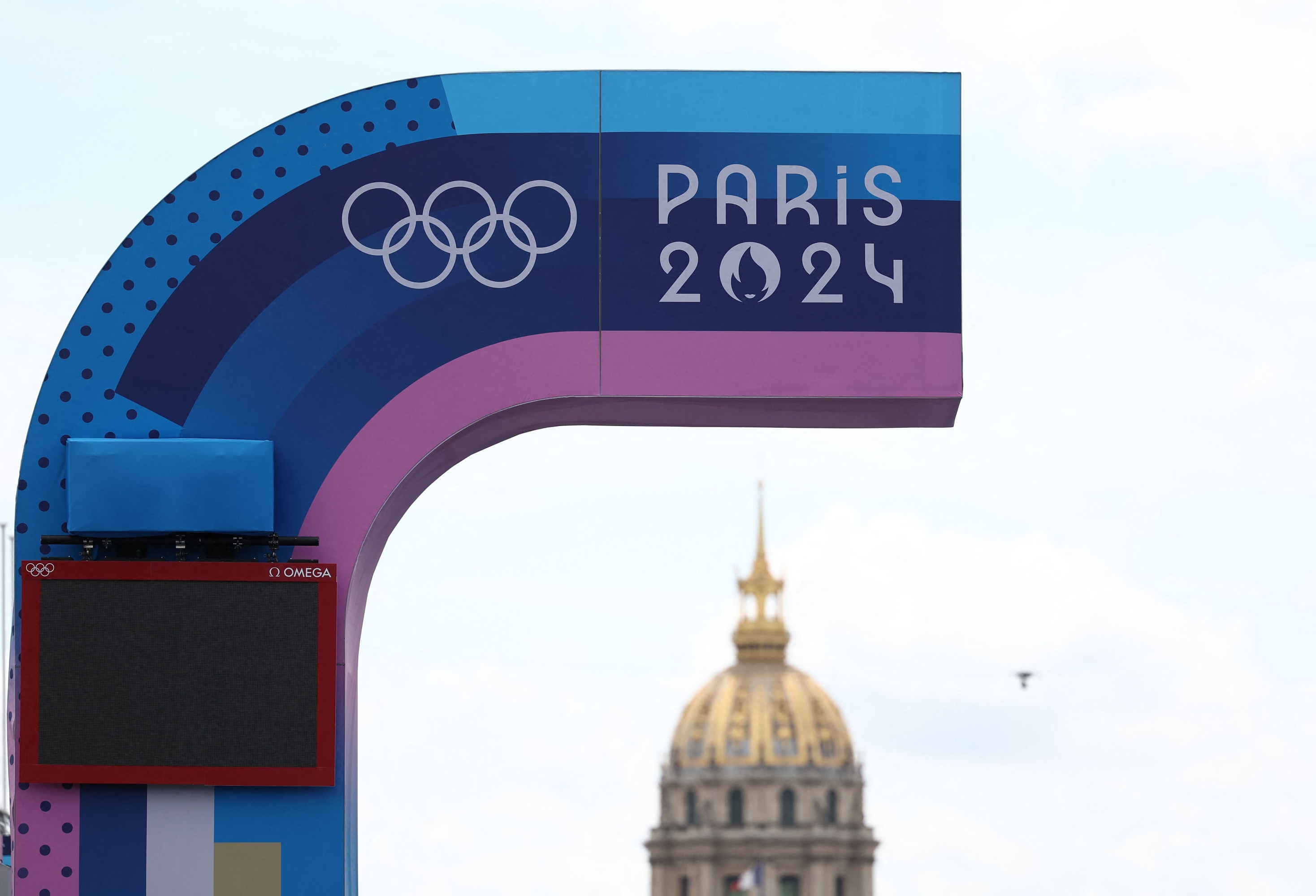 This photograph shows the Alexandre III bridge, the venue for triathlon and marathon swimming events, with the Hotel des Invalides in the background, in Paris on July 23, 2024, ahead of the Paris 2024 Olympic Games. (Photo by FRANCK FIFE / AFP)