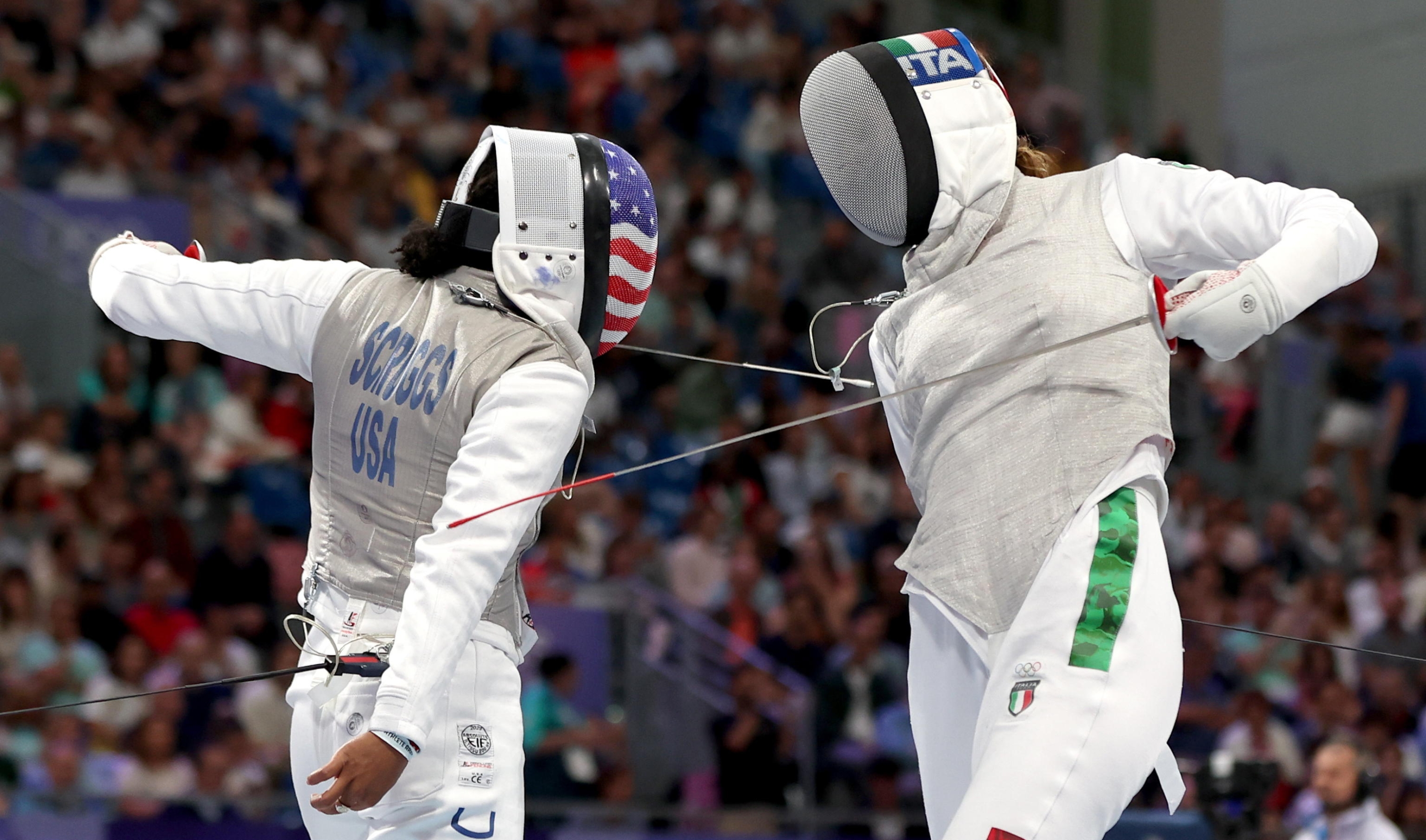 epa11502850 Laureen Scruggs (L) of the USA in action against Arianna Errigo of Italy in the Women Foil Individual Round of 8 in the Paris 2024 Olympic Games, at the Grand Palais in Paris, France, 28 July 2024.  EPA/RITCHIE B. TONGO