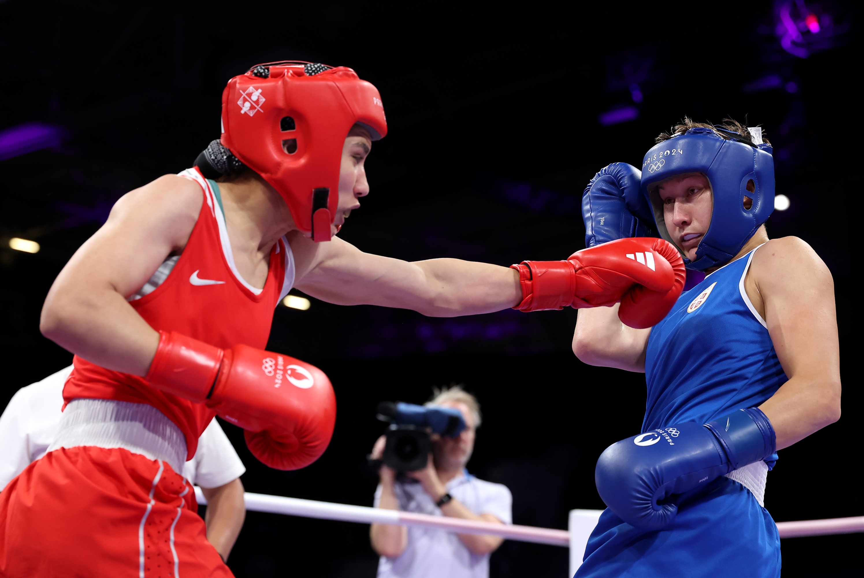 PARIS, FRANCE - JULY 29: Natalia Shadrina of Team Serbia dodges a punch from Dounia Khelif of Team Algeria during the Women's 60kg preliminary round match between Dounia Khelif of Team Algeria and Natalia Shadrina of Team Serbia on day three of the Olympic Games Paris 2024 at North Paris Arena on July 29, 2024 in Paris, France. (Photo by Richard Pelham/Getty Images)