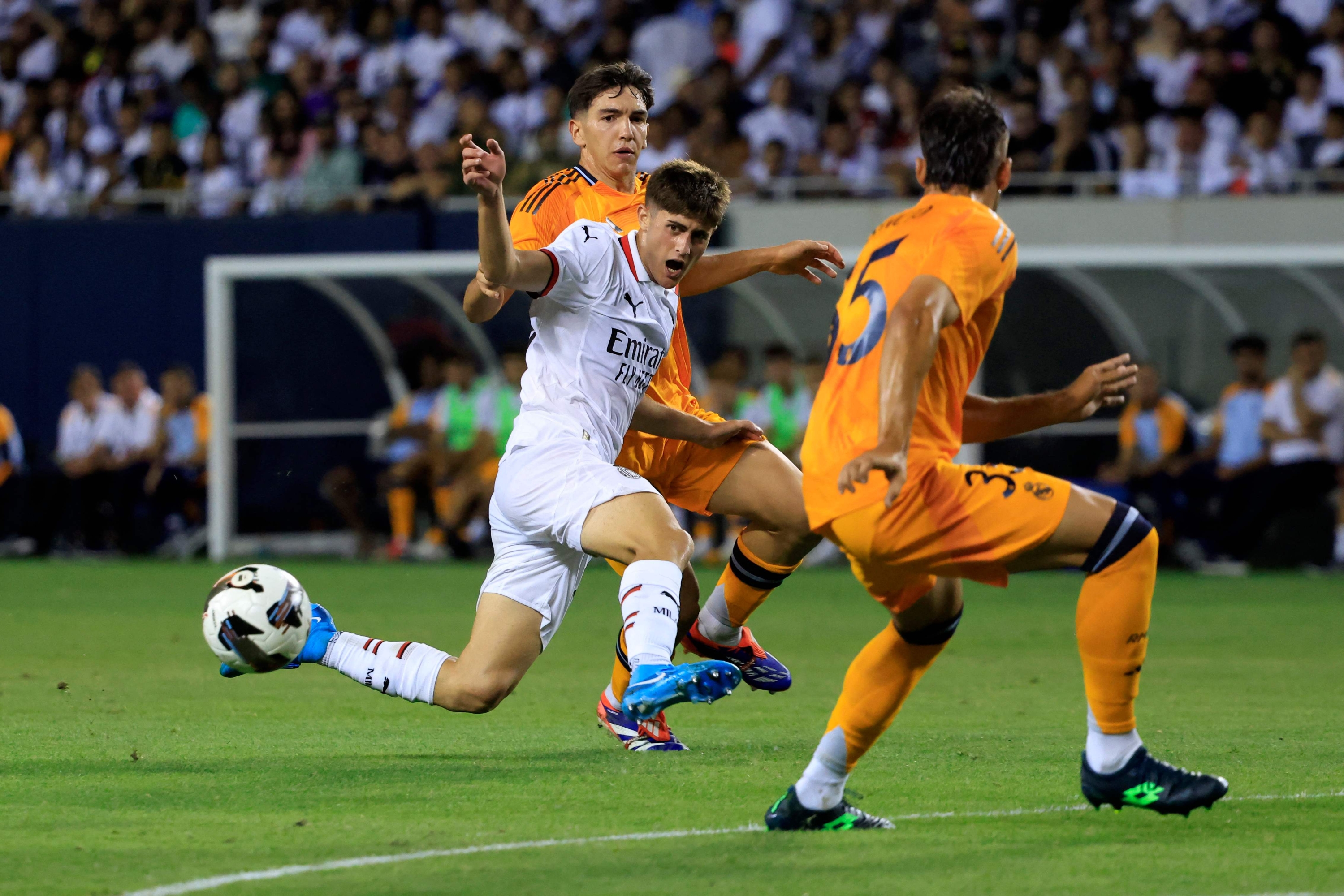 CHICAGO, ILLINOIS - JULY 31: Mattia Liberali of AC Milan fights for the ball with Mario Martin of Real Madrid during a Pre-Season Friendly match between AC Milan and Real Madrid at Soldier Field Stadium on July 31, 2024 in Chicago, Illinois.   Justin Casterline/Getty Images/AFP (Photo by Justin Casterline / GETTY IMAGES NORTH AMERICA / Getty Images via AFP)