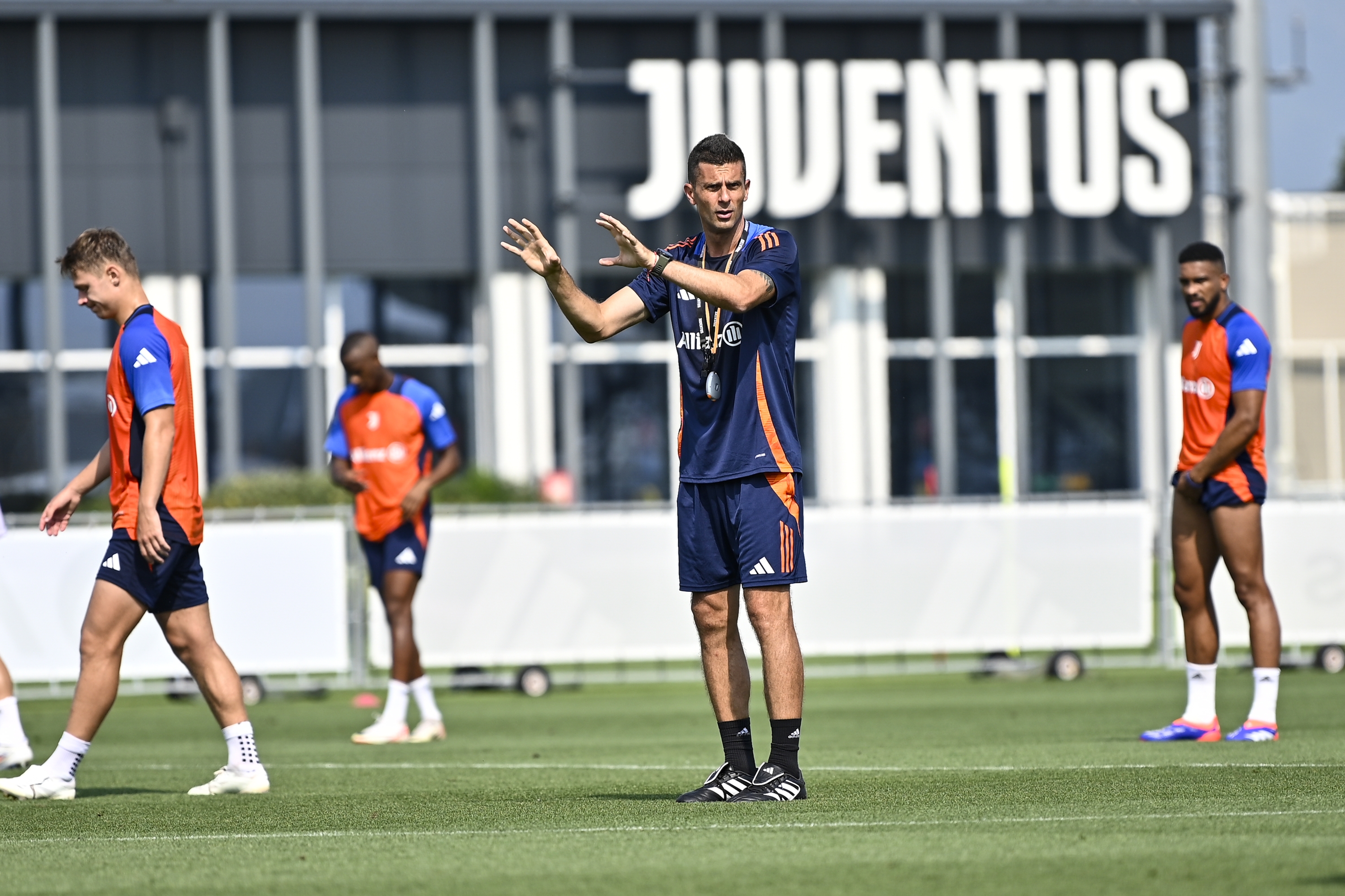 TURIN, ITALY - JULY 30: Thiago Motta of Juventus during a training session at JTC on July 30, 2024 in Turin, Italy. (Photo by Diego Puletto/Juventus/Juventus FC via Getty Images)