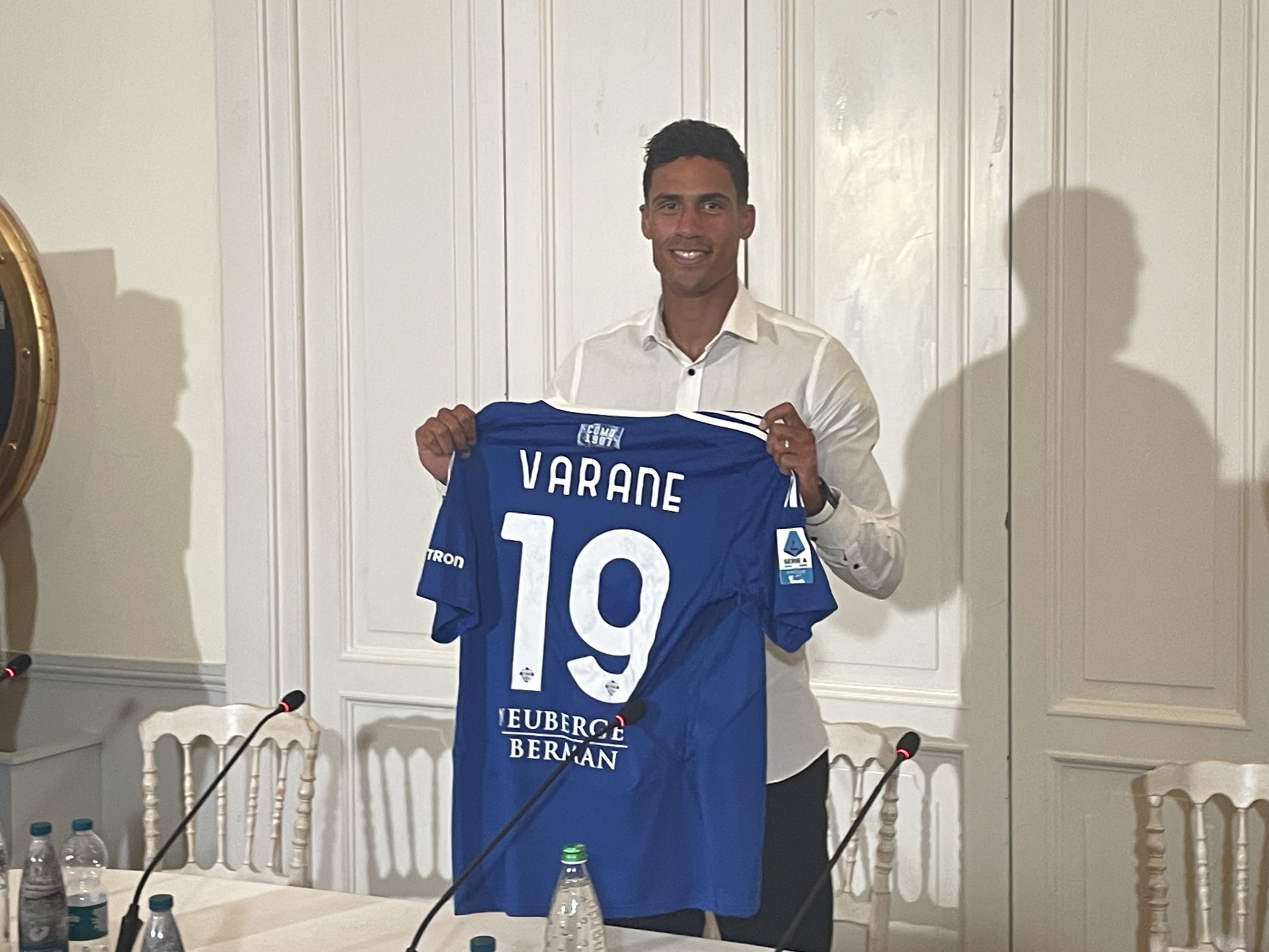 varane presentazione a como