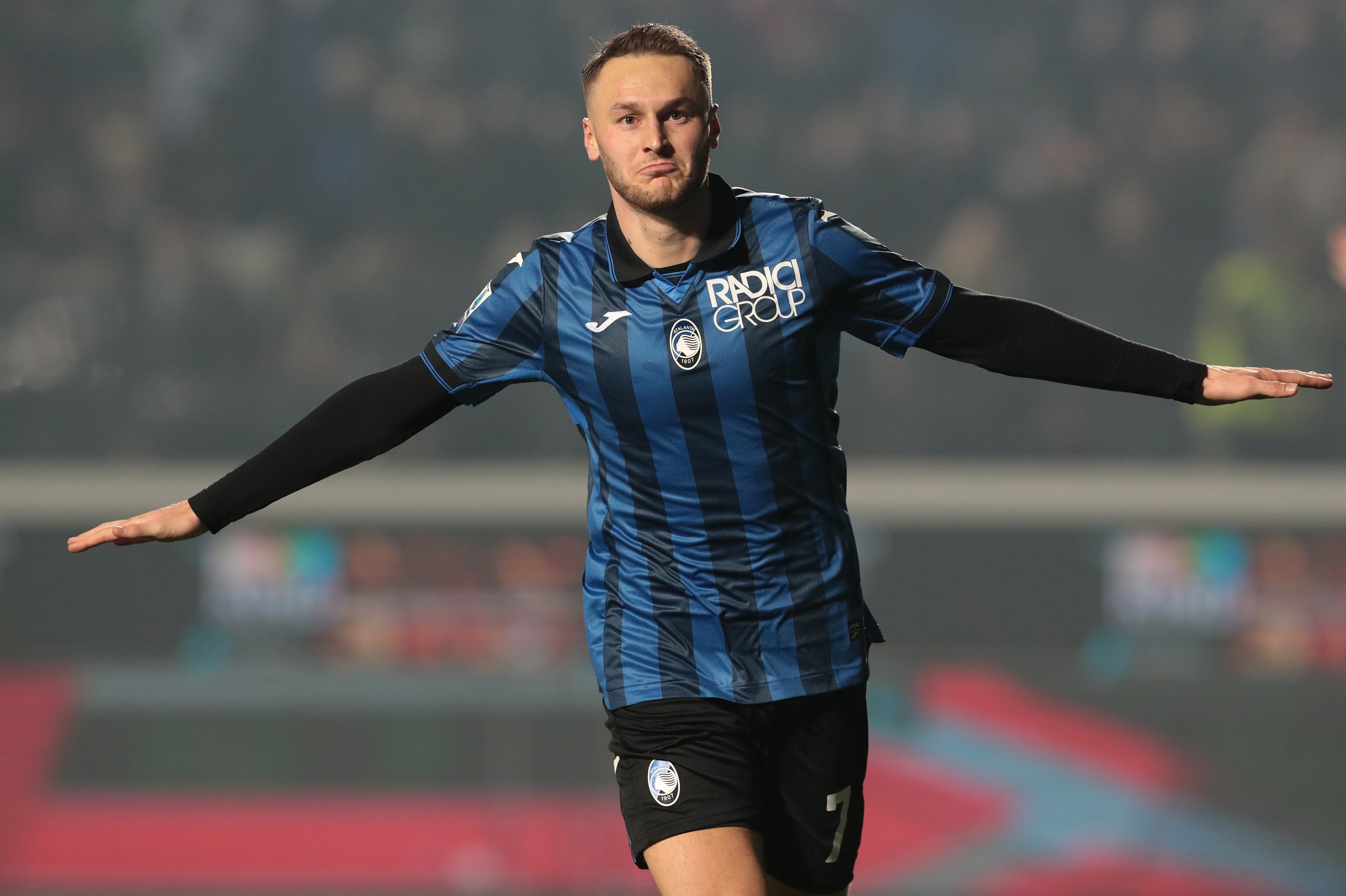 BERGAMO, ITALY - FEBRUARY 17: Teun Koopmeiners of Atalanta BC celebrates after scoring the team's second goal during the Serie A TIM match between Atalanta BC and US Sassuolo at Gewiss Stadium on February 17, 2024 in Bergamo, Italy. (Photo by Emilio Andreoli/Getty Images)