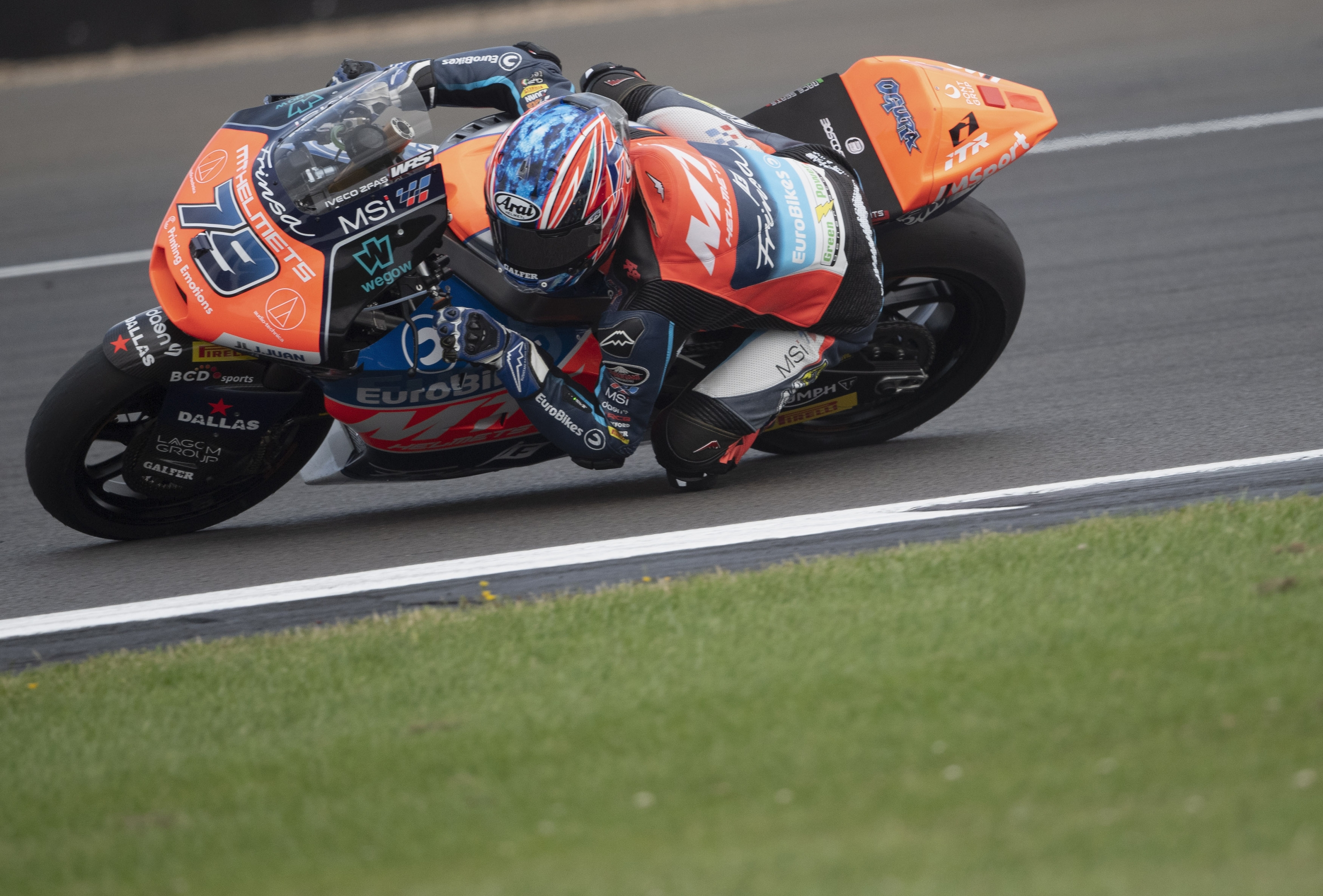 NORTHAMPTON, ENGLAND - AUGUST 03: Ai Ogura of Japan and MT Helmets - MSI  rounds the bend during the Moto2 qualifying practice during the MotoGP Of Great Britain - Qualifying at Silverstone Circuit on August 03, 2024 in Northampton, England. (Photo by Mirco Lazzari gp/Getty Images)