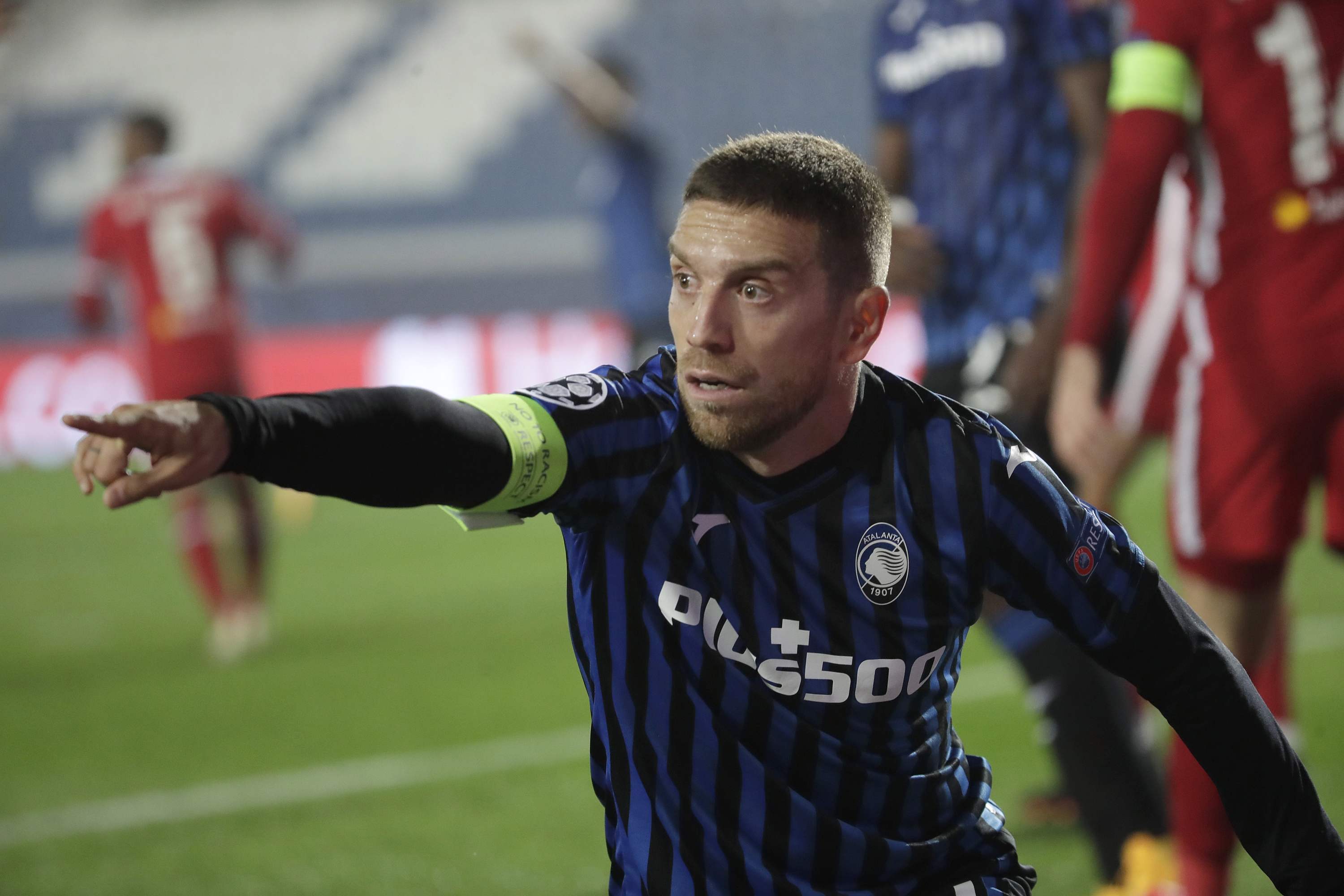 Atalanta's Papu Gomez reacts during the Champions League, group D soccer match between Atalanta and Liverpool, at the Gewiss Stadium in Bergamo, Italy, Tuesday, Nov. 3, 2020. (AP Photo/Luca Bruno)