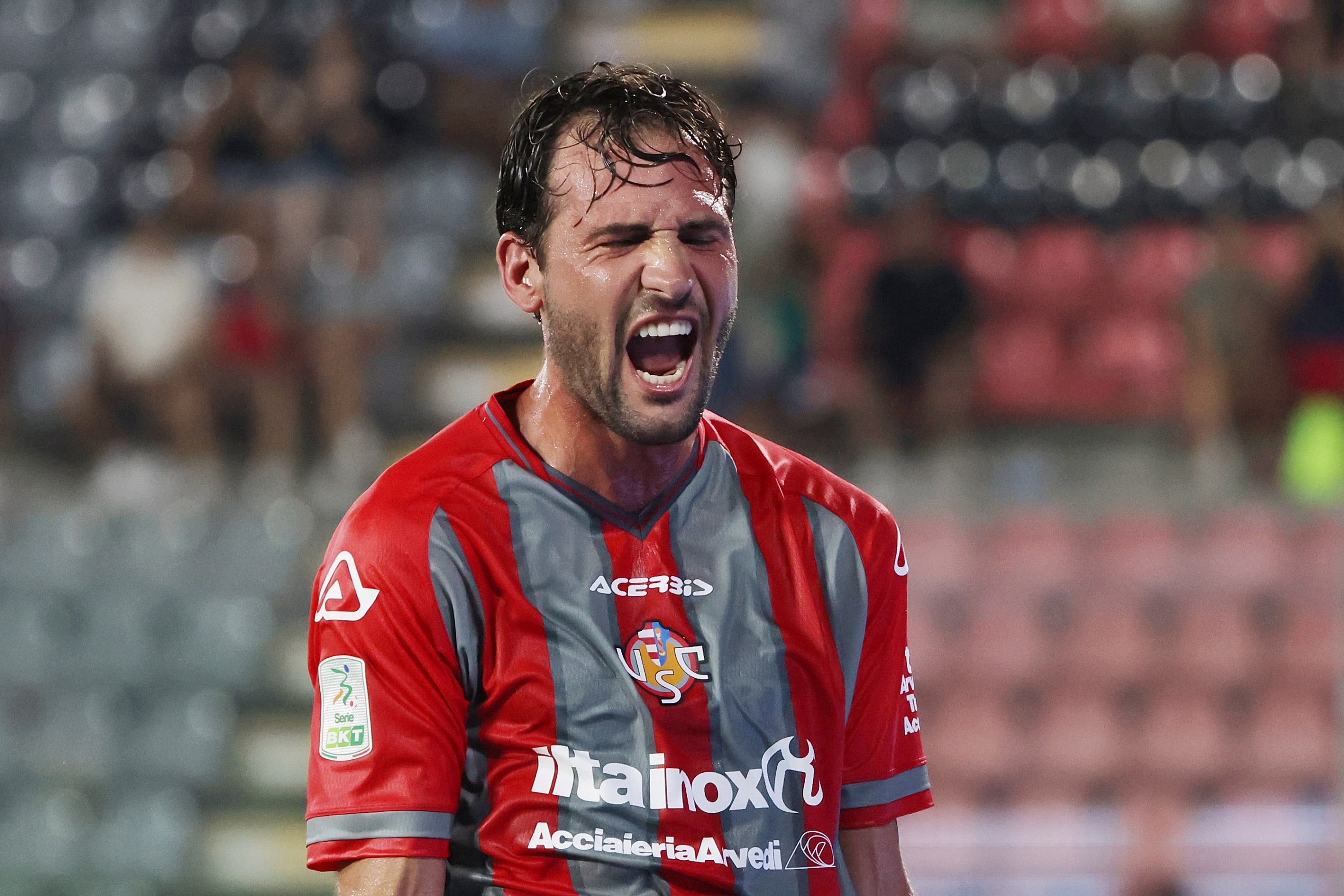 esultanza di Franco Vazquez (Cremonese) gol 1-0 durante la partita tra Cremonese Carrarese  del Campionato italiano di calcio Serie BKT 2024/2025 - Stadio Giovanni Zini, Cremona, Italia - 24 Agosto 2024 - Sport (foto Riccardo Bortolotti LaPresse)