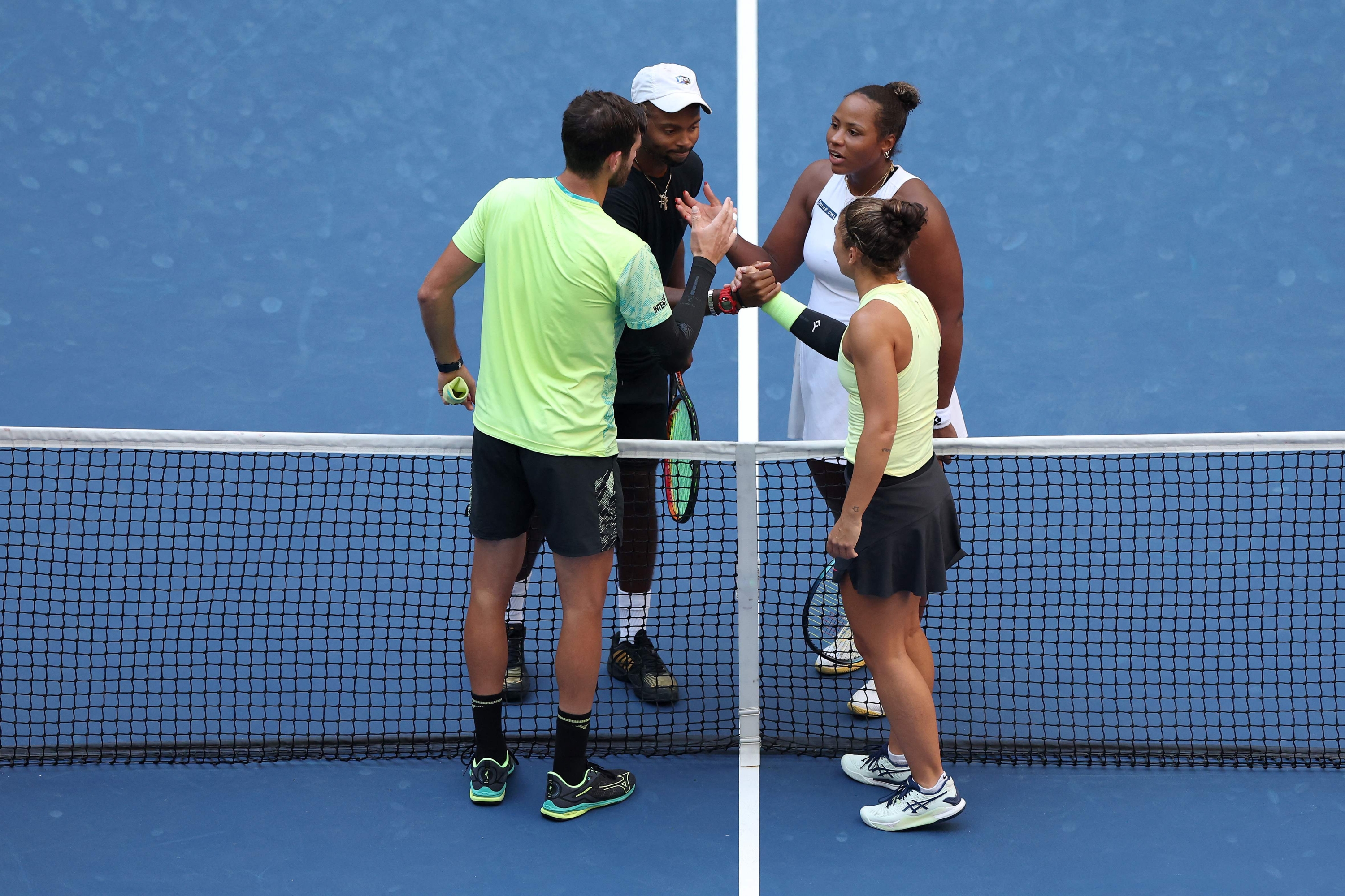 NEW YORK, NEW YORK - SEPTEMBER 05: Sara Errani (bottom right) and Andrea Vavassori (bottom left) of Italy shake hands with Taylor Townsend (top right) and Donald Young (top left)of the United States after their Mixed Doubles Final match on Day Eleven of the 2024 US Open at USTA Billie Jean King National Tennis Center on September 05, 2024 in the Flushing neighborhood of the Queens borough of New York City.   Luke Hales/Getty Images/AFP (Photo by Luke Hales / GETTY IMAGES NORTH AMERICA / Getty Images via AFP)