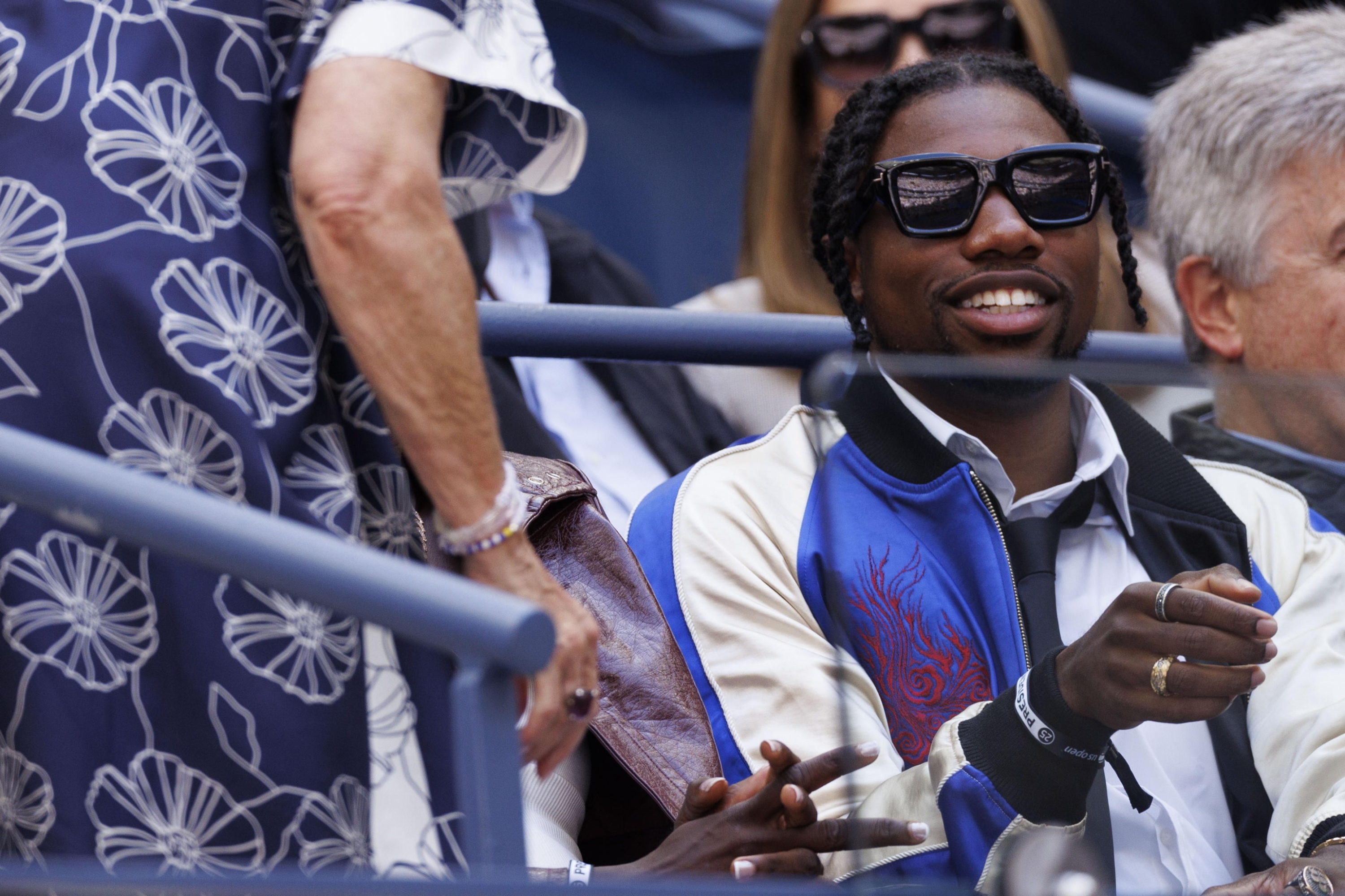 epa11594076 United States printer Noah Lyles attends the men's final match of the US Open Tennis Championships between Jannik Sinner of Italy and Taylor Fritz of the United States, at the USTA Billie Jean King National Tennis Center in Flushing Meadows, New York, USA, 08 September 2024. The US Open tournament runs from 26 August through 08 September. EPA/CJ GUNTHER