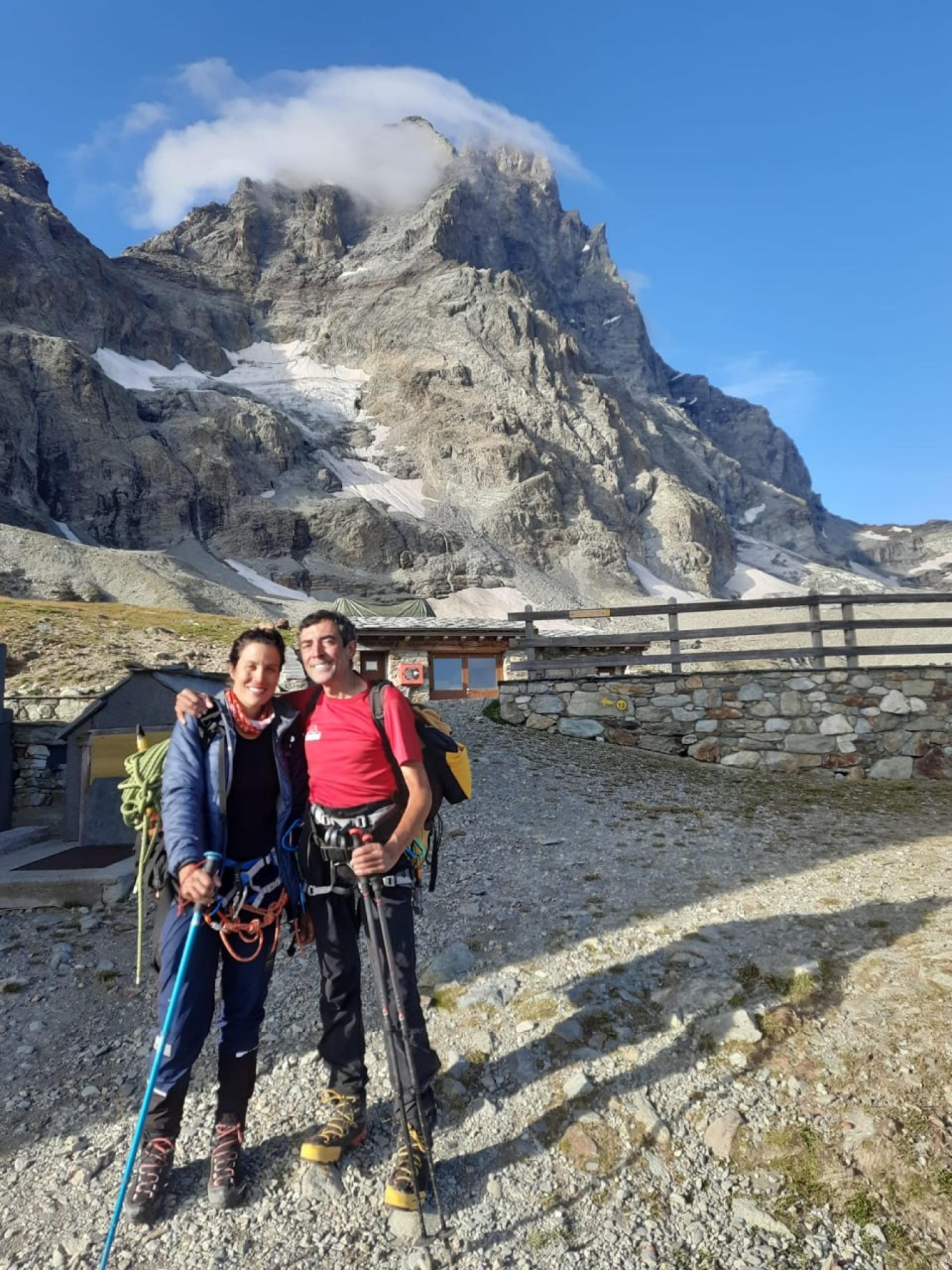 Una foto dai social di Andrea Galimberti, di 53 anni, comasco, e Sara Stefanelli, di 41 anni, genovese, i due alpinisti dispersi sul Monte Bianco, i cui corpi sono stati ritrovati oggi privi di vita dopo che non si avevano più notizie da sabato scorso, Aosta, 10 settembre 2024 Facebook/Andrea Galimberti +++ATTENZIONE LA FOTO NON PUO' ESSERE PUBBLICATA O RIPRODOTTA SENZA L'AUTORIZZAZIONE DELLA FONTE DI ORIGINE CUI SI RINVIA+++ NPK