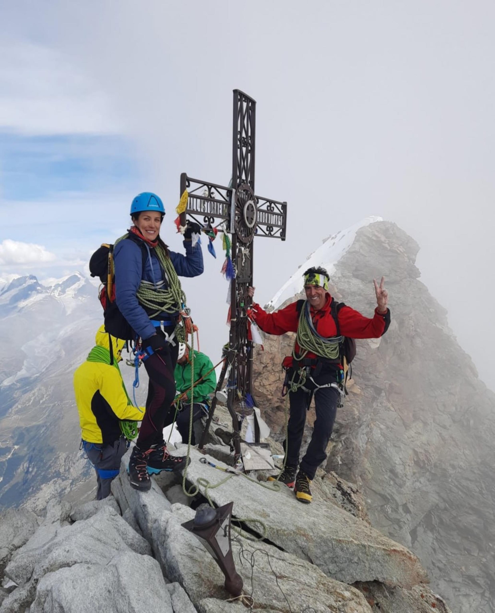 Una foto dai social di Andrea Galimberti, di 53 anni, comasco, e Sara Stefanelli, di 41 anni, genovese, i due alpinisti dispersi sul Monte Bianco, i cui corpi sono stati ritrovati oggi privi di vita dopo che non si avevano più notizie da sabato scorso, Aosta, 10 settembre 2024 Facebook/Andrea Galimberti +++ATTENZIONE LA FOTO NON PUO' ESSERE PUBBLICATA O RIPRODOTTA SENZA L'AUTORIZZAZIONE DELLA FONTE DI ORIGINE CUI SI RINVIA+++ NPK