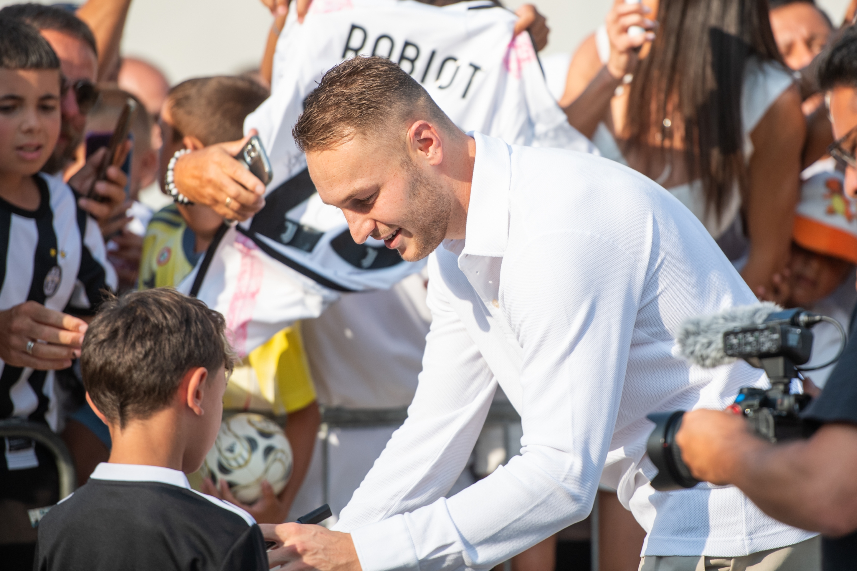 Juventus’ Teun Koopmeiners leaves the  J Medical after medical tests in Turin, Italy -  Wednesday, August, 28, 2024 - Sports - ( Photo Alberto Gandolfo / LaPresse )