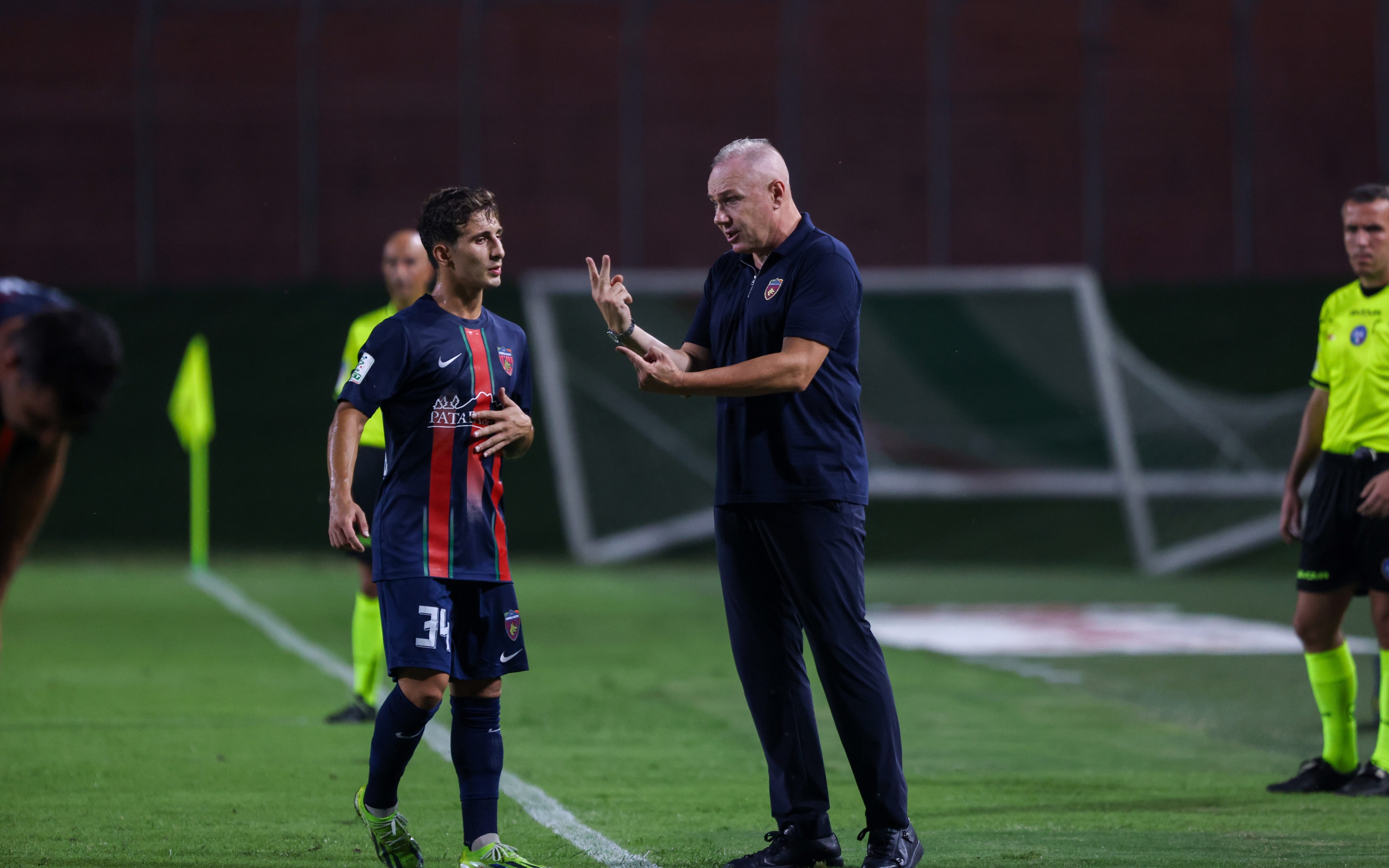 Massimiliano Alvini allenatore Cosenza , durante la partita tra Mantova Cosenza del campionato italiano di calcio Serie BKT 2024/2025 - Stadio Danilo Martelli, Mantova, Italia - 25 agosto 2024 - Sport (foto Filippo Venezia LaPresse)