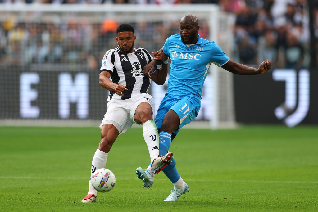 TURIN, ITALY - SEPTEMBER 21: Gleison Bremer of Juventus is challenged by Romelo Lukaku of SSC Napoli during the Serie A match between Juventus and Napoli at Allianz Stadium on September 21, 2024 in Turin, Italy. (Photo by Juventus FC/Juventus FC via Getty Images)