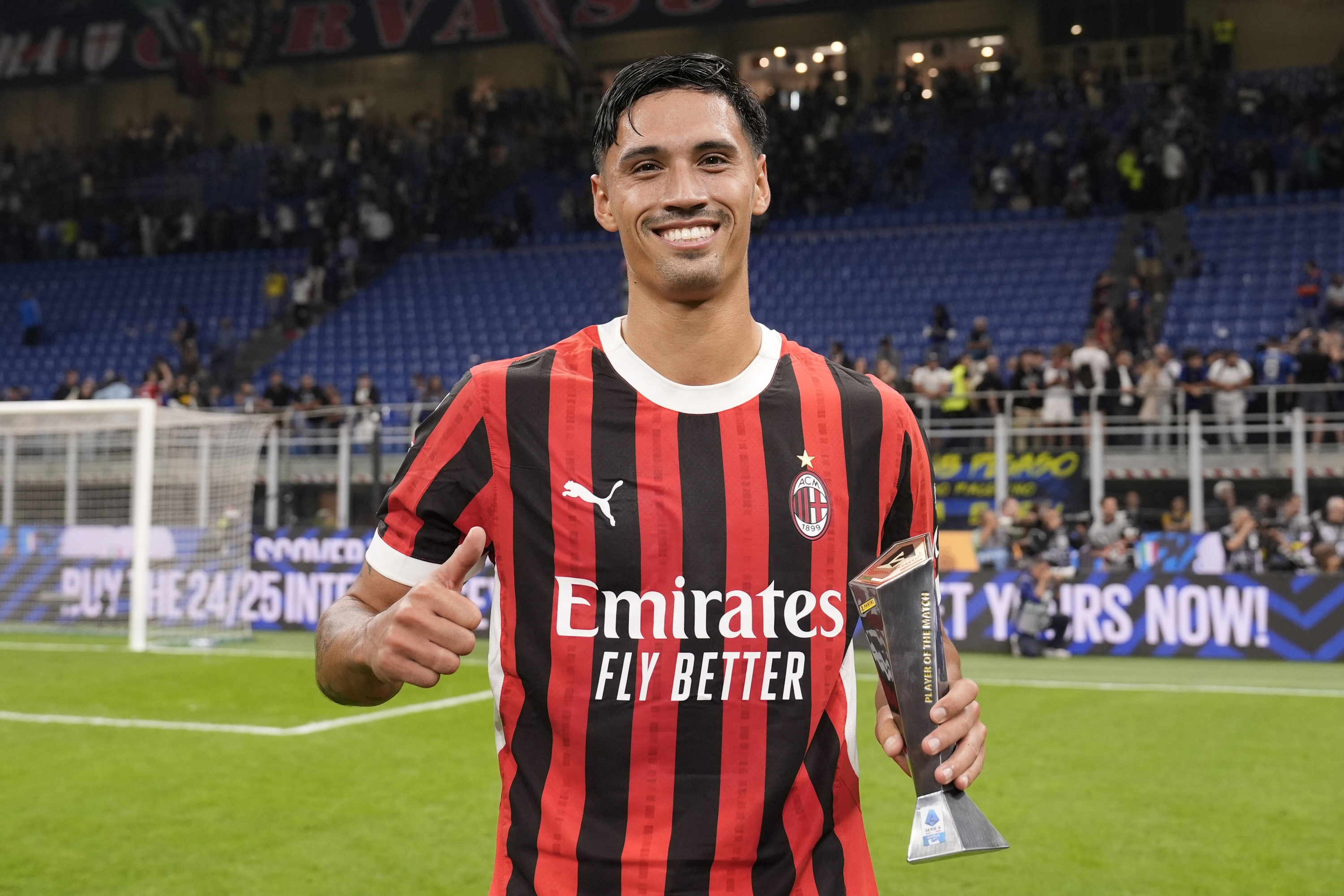 AC Milan's Tijjani Reijnders receives the award MVP of the match Panini Player at the Serie A soccer match between Inter and Milan at the San Siro Stadium in Milan, Italy - September 22, 2024. Sport - Soccer (Photo by Fabio Ferrari/LaPresse)