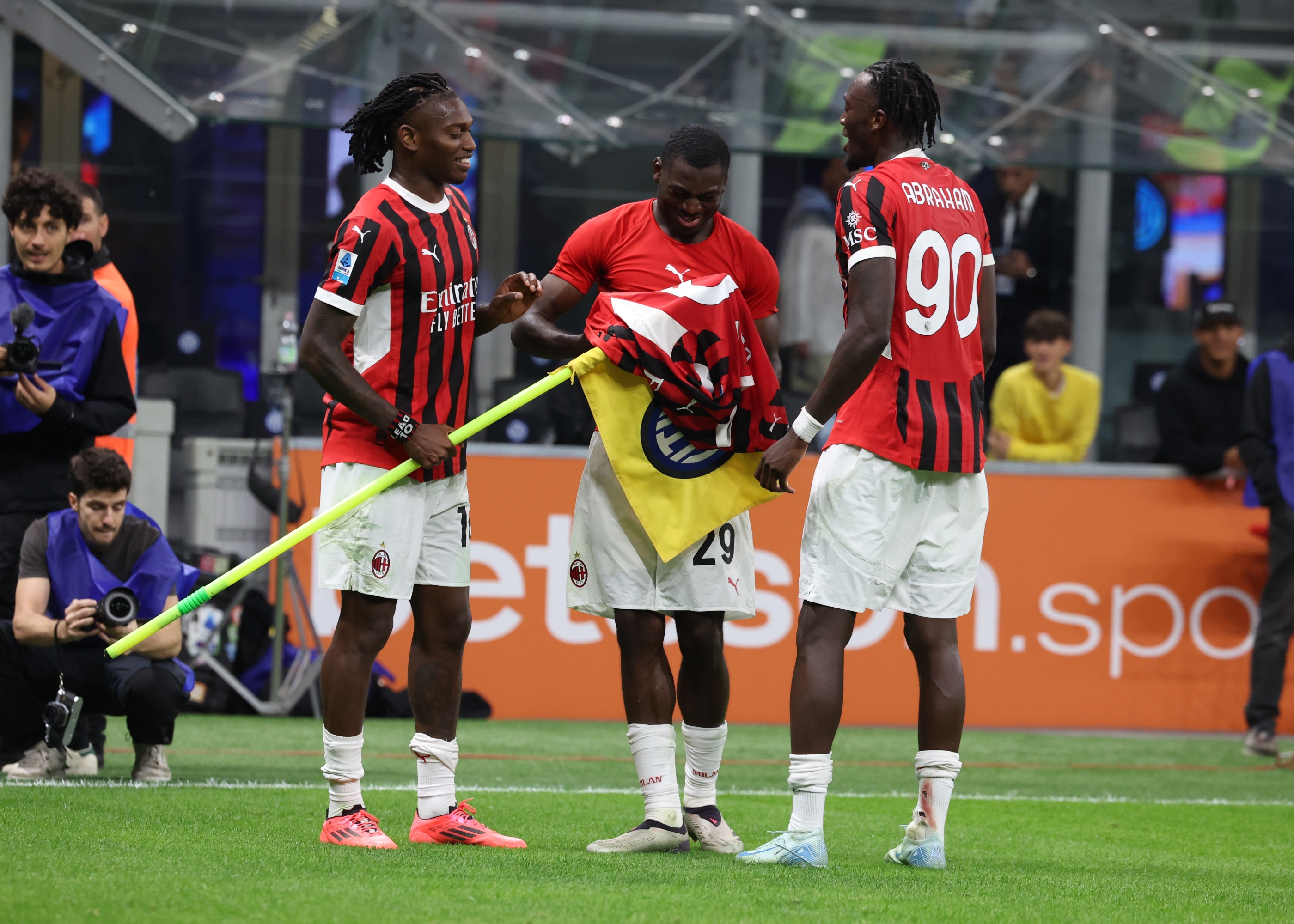 MILAN, ITALY - SEPTEMBER 22:  Tammy Abraham and Rafael Leao of AC Milan celebrates the win at the end of the Serie A match between Inter and Milan at Stadio Giuseppe Meazza on September 22, 2024 in Milan, Italy. (Photo by Claudio Villa/AC Milan via Getty Images)