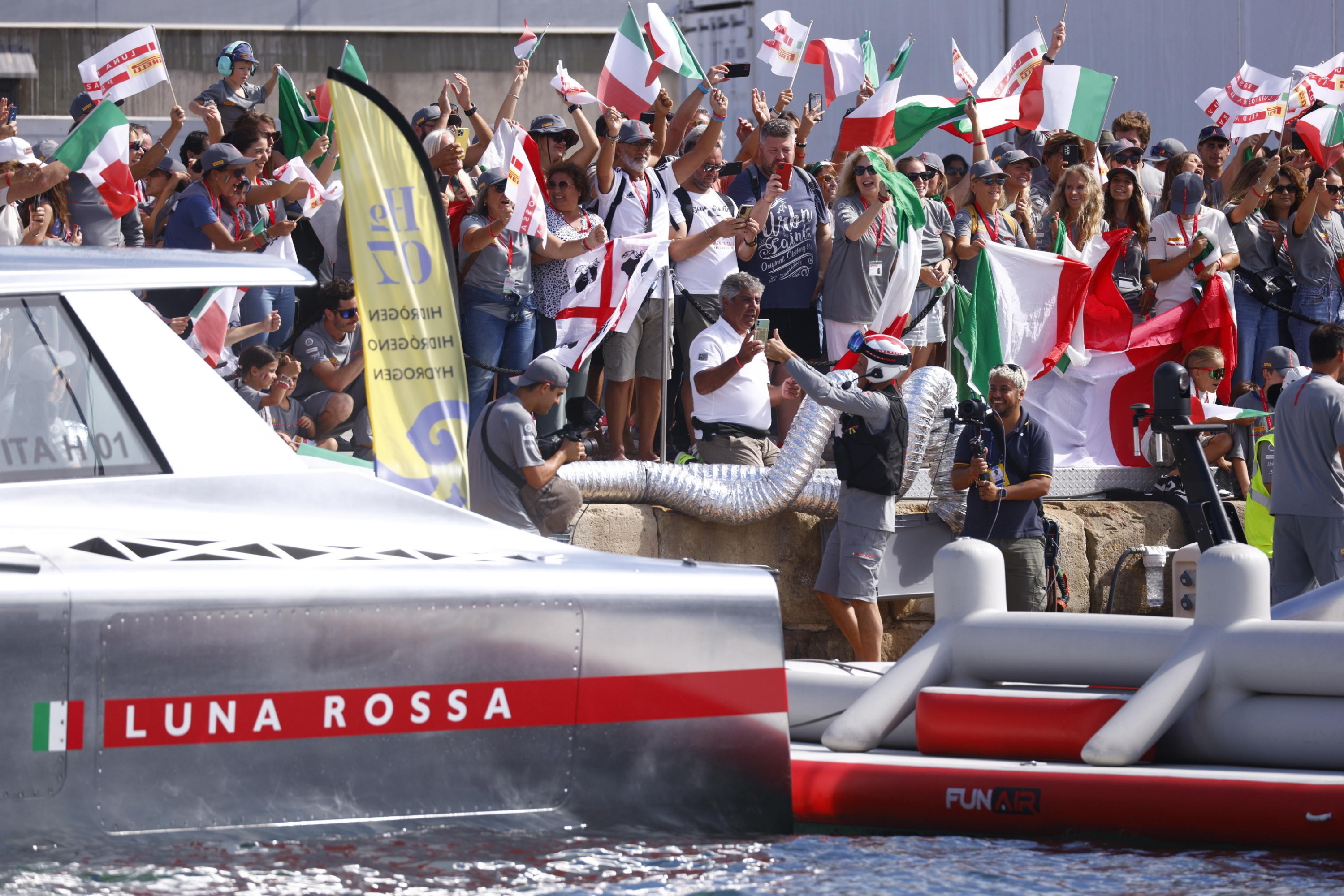 epa11613870 The crew of Luna Rossa Prada Pirelli celebrate after winning against NYYC American Magic on the last day of the Louis Vuitton Cup Semi-Finals within the America's Cup sailing competition, in Barcelona, Spain, 19 September 2024.  EPA/QUIQUE GARCIA