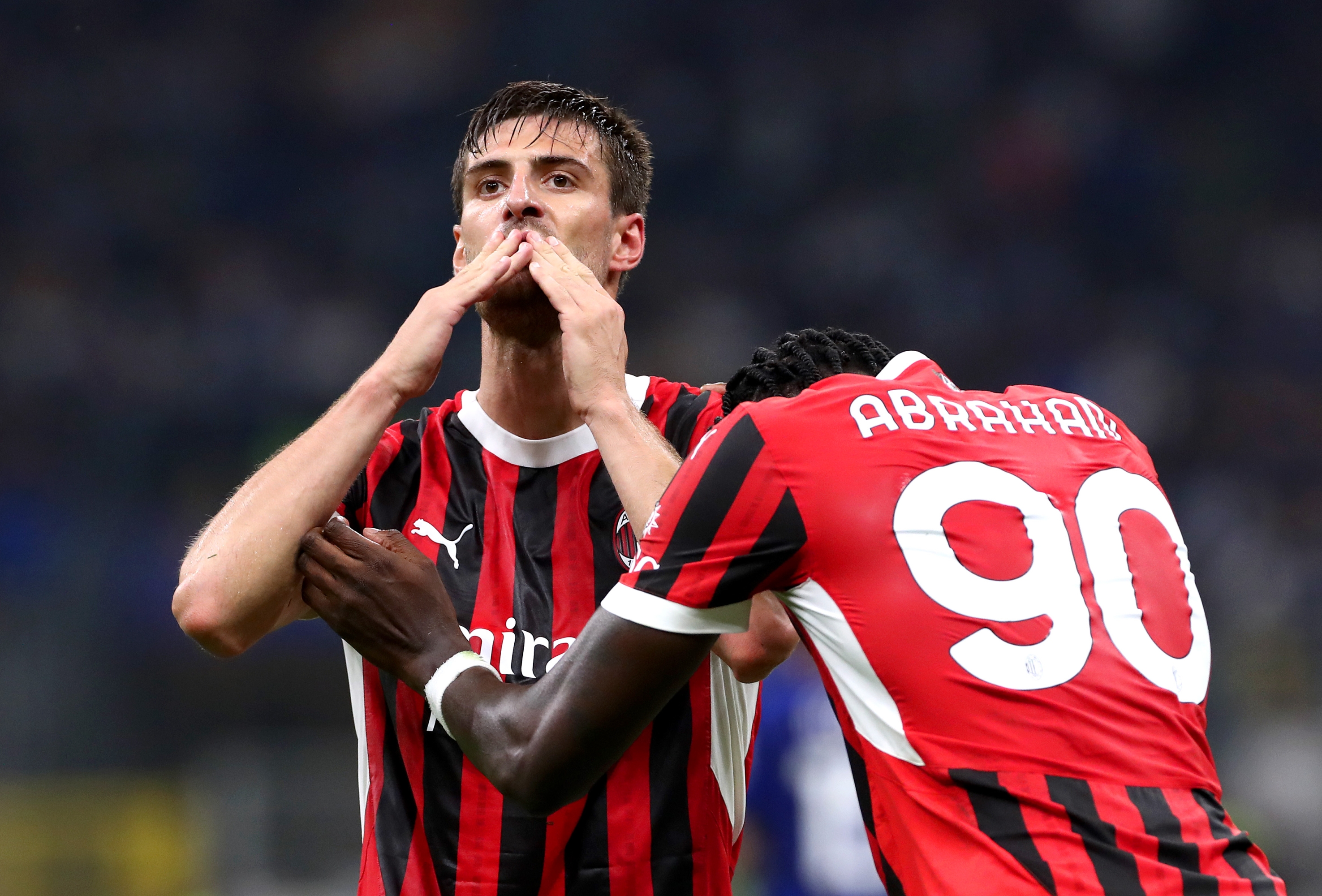 MILAN, ITALY - SEPTEMBER 22: Matteo Gabbia of AC Milan celebrates scoring his team's second goal with teammate Tammy Abraham during the Serie A match between FC Internazionale and AC Milan at Stadio Giuseppe Meazza on September 22, 2024 in Milan, Italy. (Photo by Marco Luzzani/Getty Images)