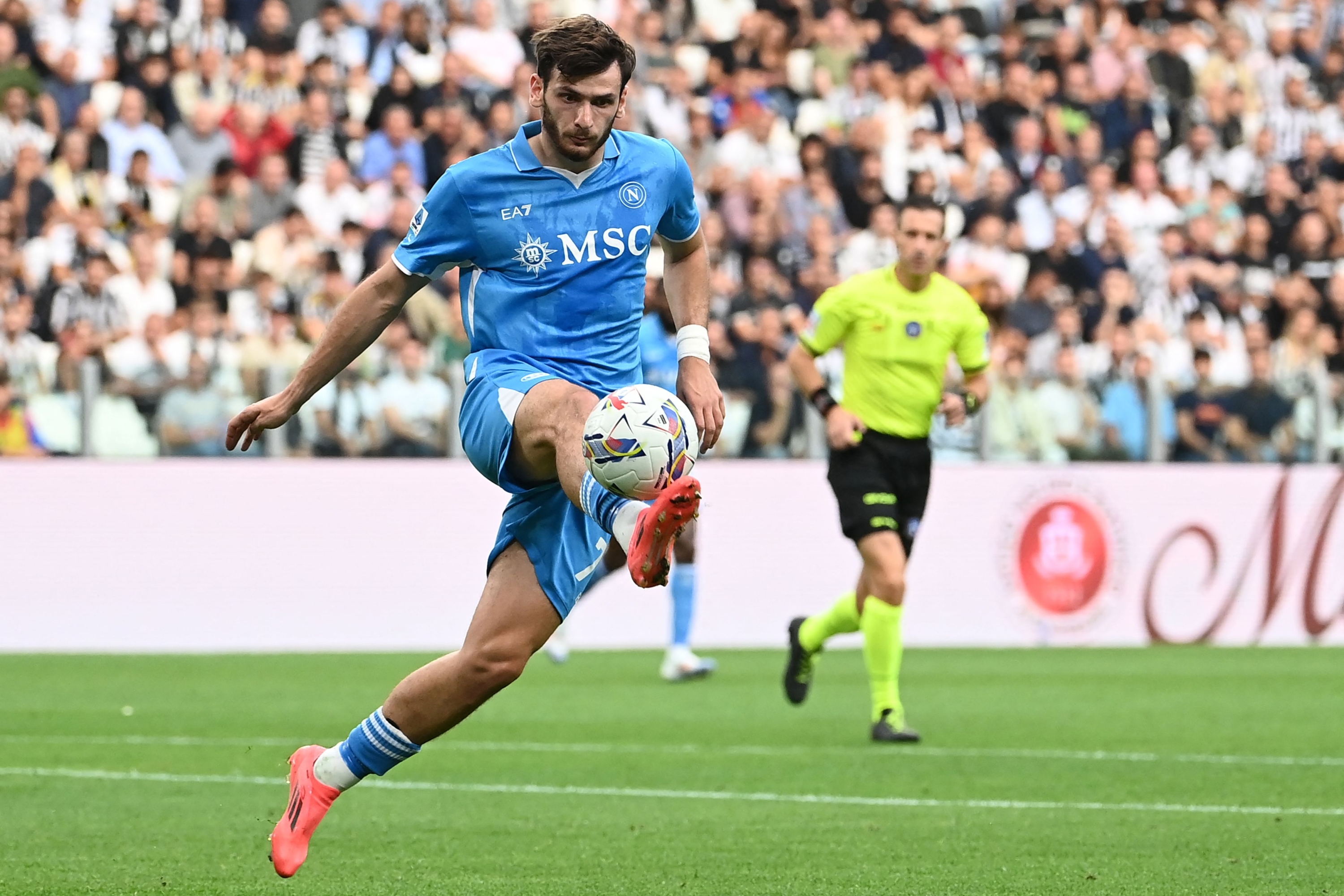 Napoli's Georgian forward #77 Khvicha Kvaratskhelia controls the ball during an Italian Serie A football match between Juventus and Napoli at the Allianz Stadium in Turin, on September 21, 2024. (Photo by Isabella BONOTTO / AFP)