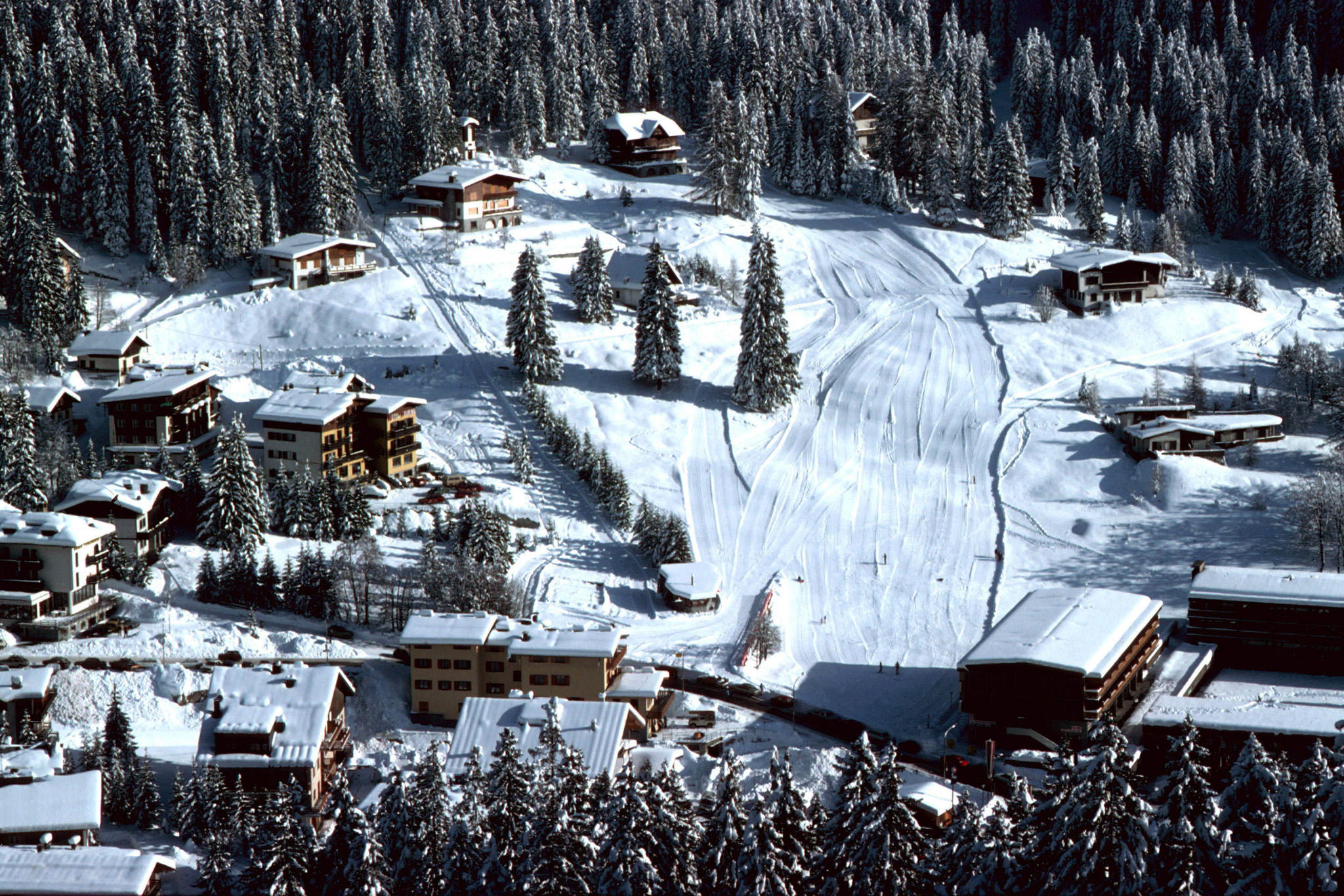 TO GO WITH STORY TITLED ITALY SKI-- Snow blankets the Madonna di Campiglio ski resort near Trento in northern Italy, Jan. 4, 2001.  Madonna di Campiglio, a rich-in-history resort tucked in the Italian Dolomites, offers a chance to experience two national cultures, Italian and Austrian,  in a single shot. (AP Photo/Armando Trovati)