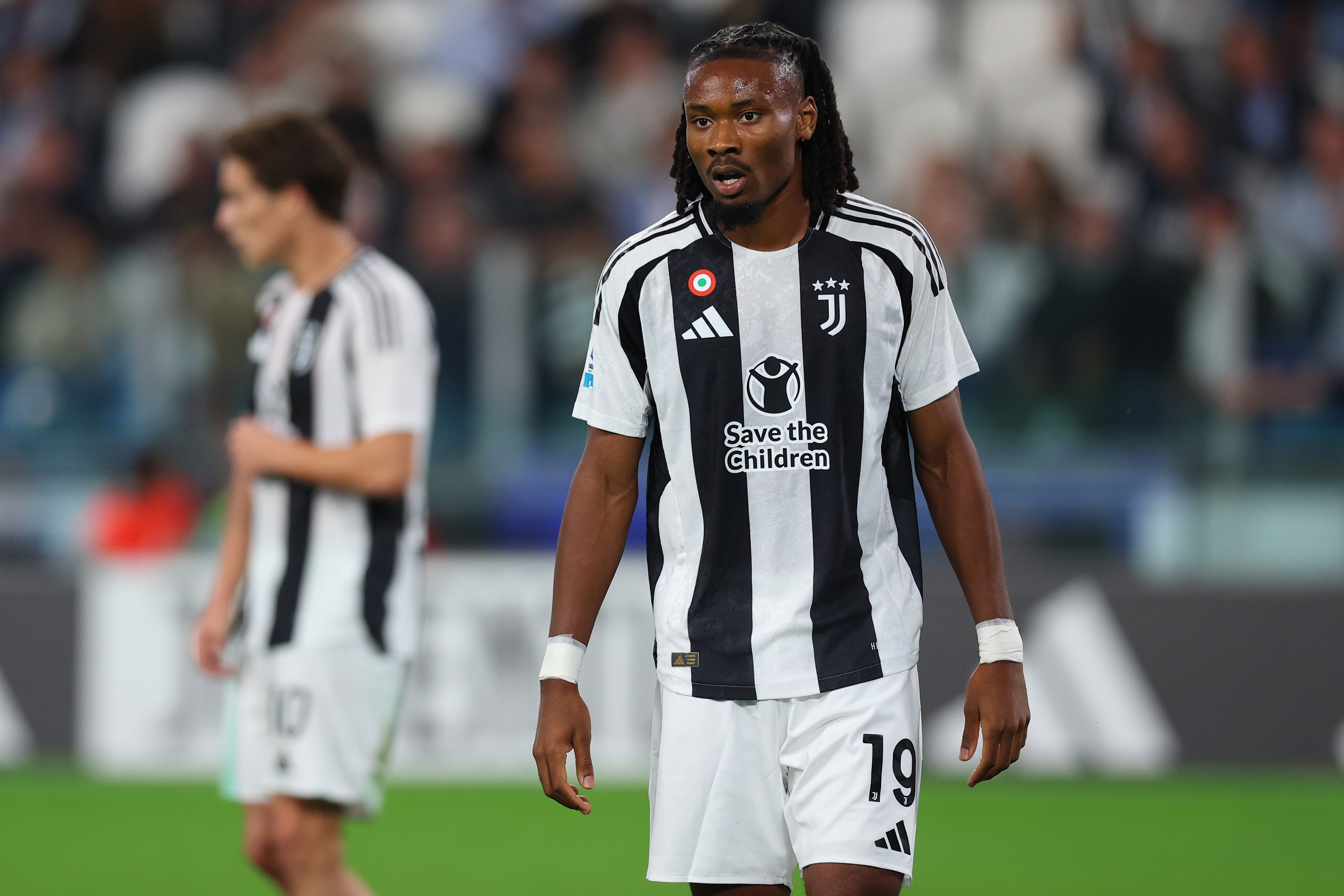 TORINO, ITALIA - 21 SETTEMBRE: Khephren Thuram della Juventus guarda durante la partita di Serie A tra Juventus e Napoli allo stadio Allianz il 21 settembre 2024 a Torino, Italia. (Foto di Juventus FC/Juventus FC tramite Getty Images)