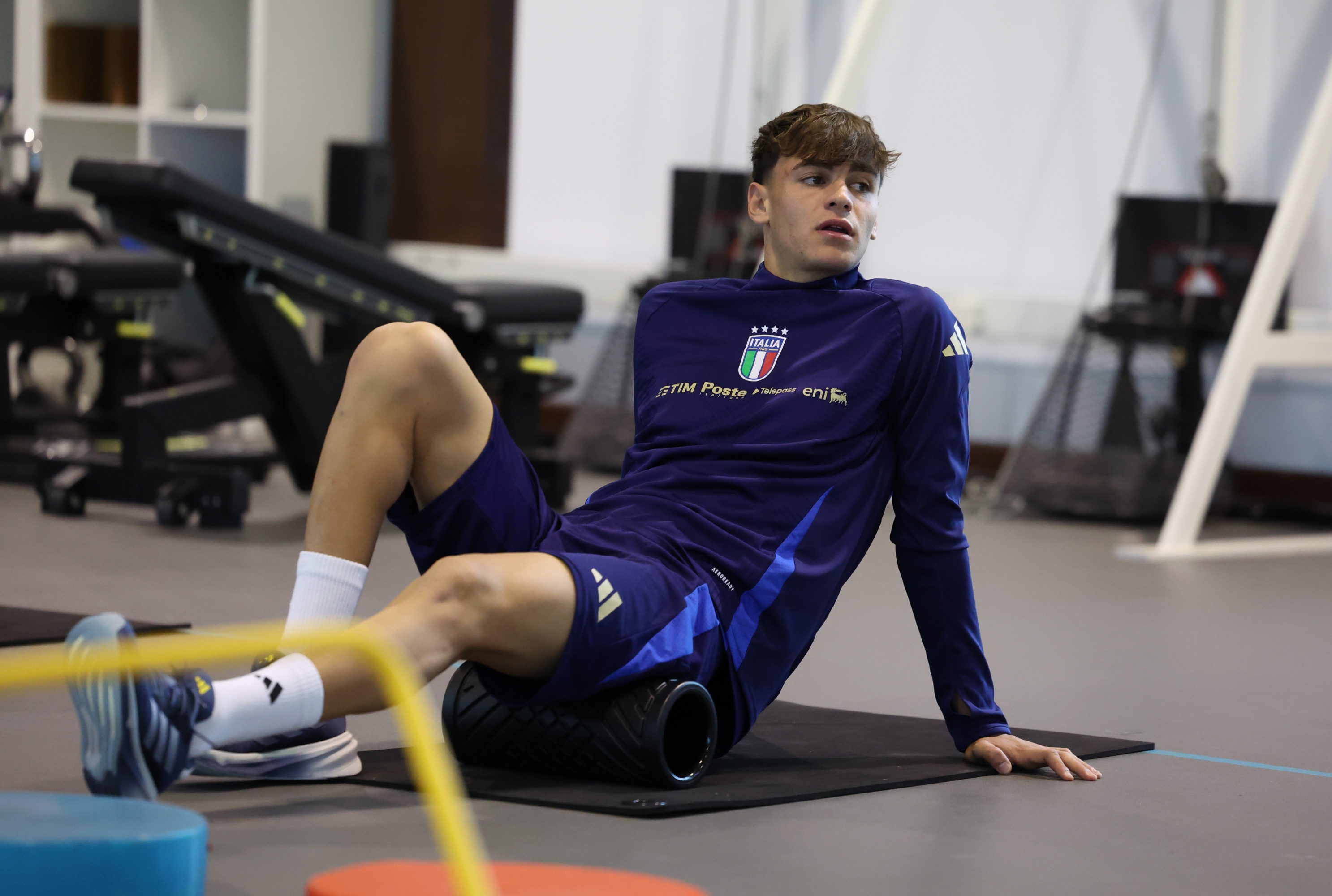 FLORENCE, ITALY - OCTOBER 07:  Niccolo Pisilli of Italy trains inside the gym during an Italy training session at Centro Tecnico Federale di Coverciano on October 07, 2024 in Florence, Italy. (Photo by Claudio Villa/Getty Images)